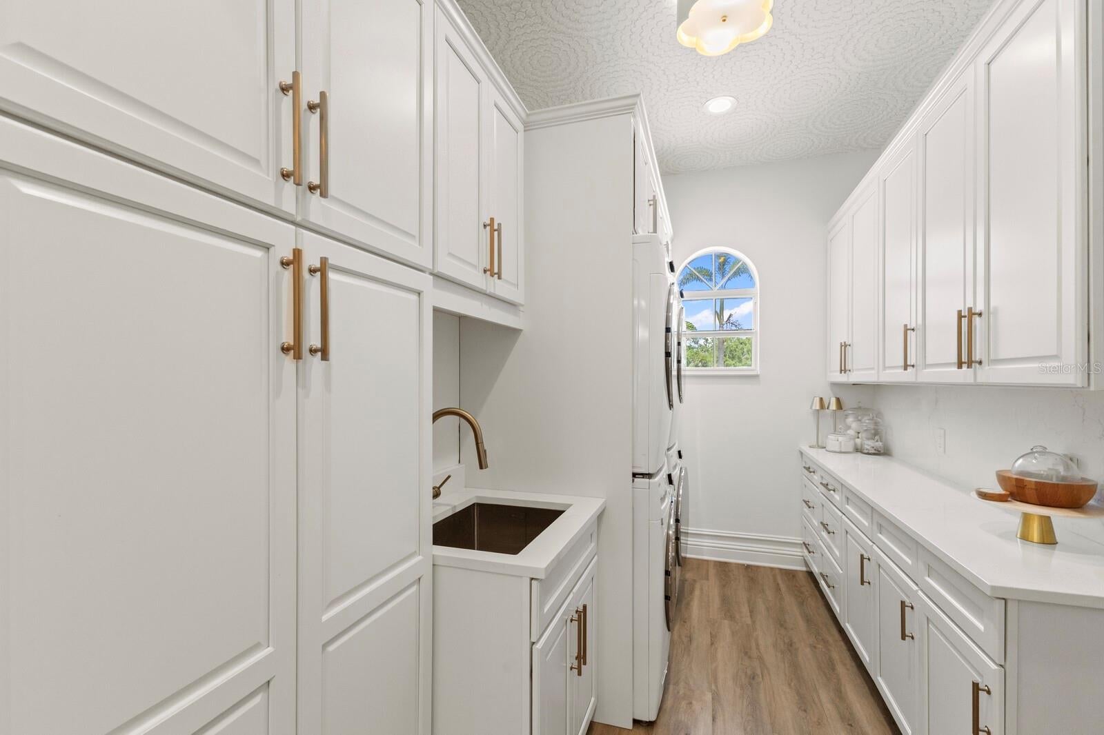 Bradenton, Florida, 34209, United States, 5 Bedrooms Bedrooms, ,6 BathroomsBathrooms,Residential,Active,1800164