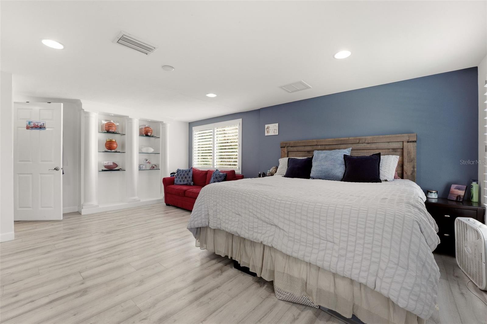 Sarasota, Florida, 34242, United States, 5 Bedrooms Bedrooms, ,4 BathroomsBathrooms,Residential,Active,2045533