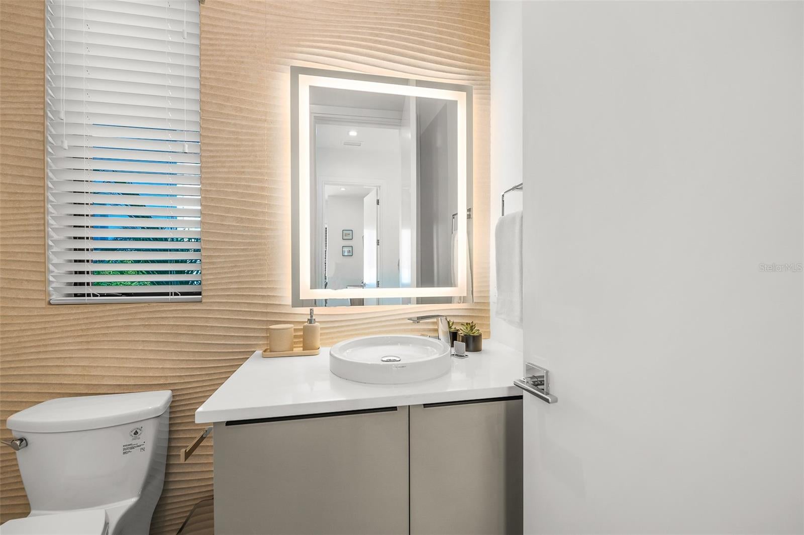 Bradenton Beach, Florida, 34217, United States, ,6 BathroomsBathrooms,Residential,Active,1829944