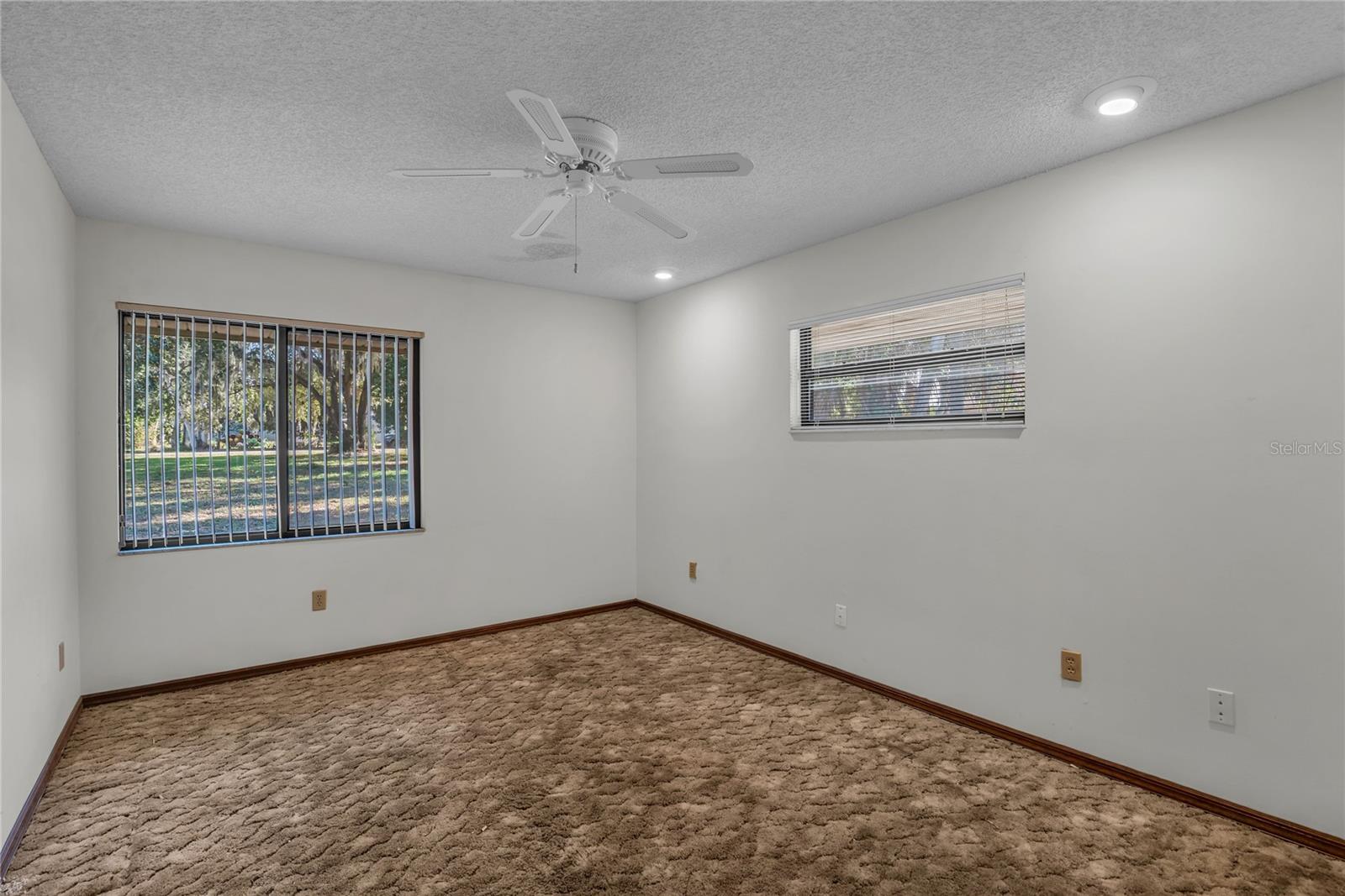 Oakland, Florida, 34787, United States, 4 Bedrooms Bedrooms, ,2 BathroomsBathrooms,Residential,Active,1990636