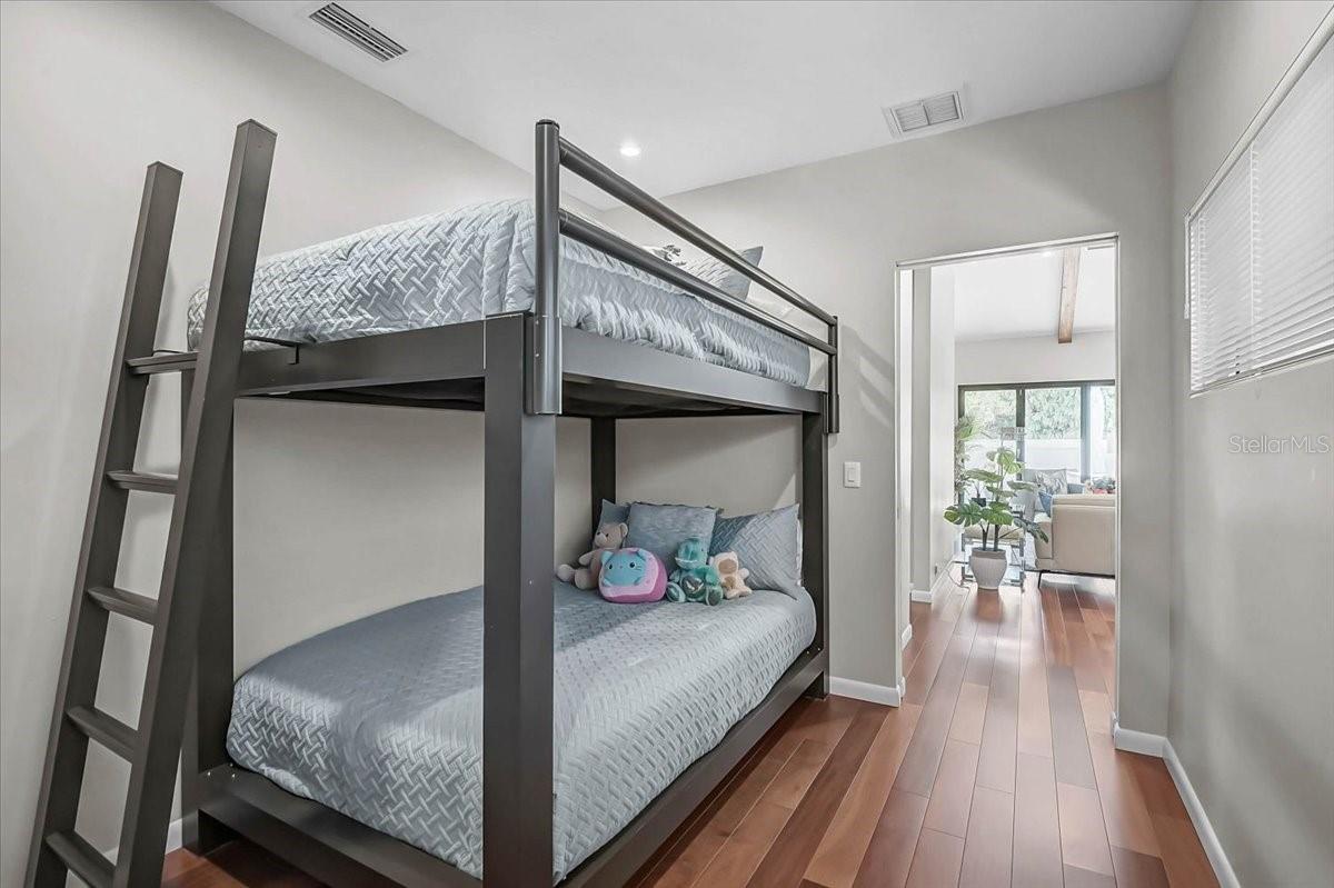 Sarasota, Florida, 34236, United States, 2 Bedrooms Bedrooms, ,4 BathroomsBathrooms,Residential,Active,2044994