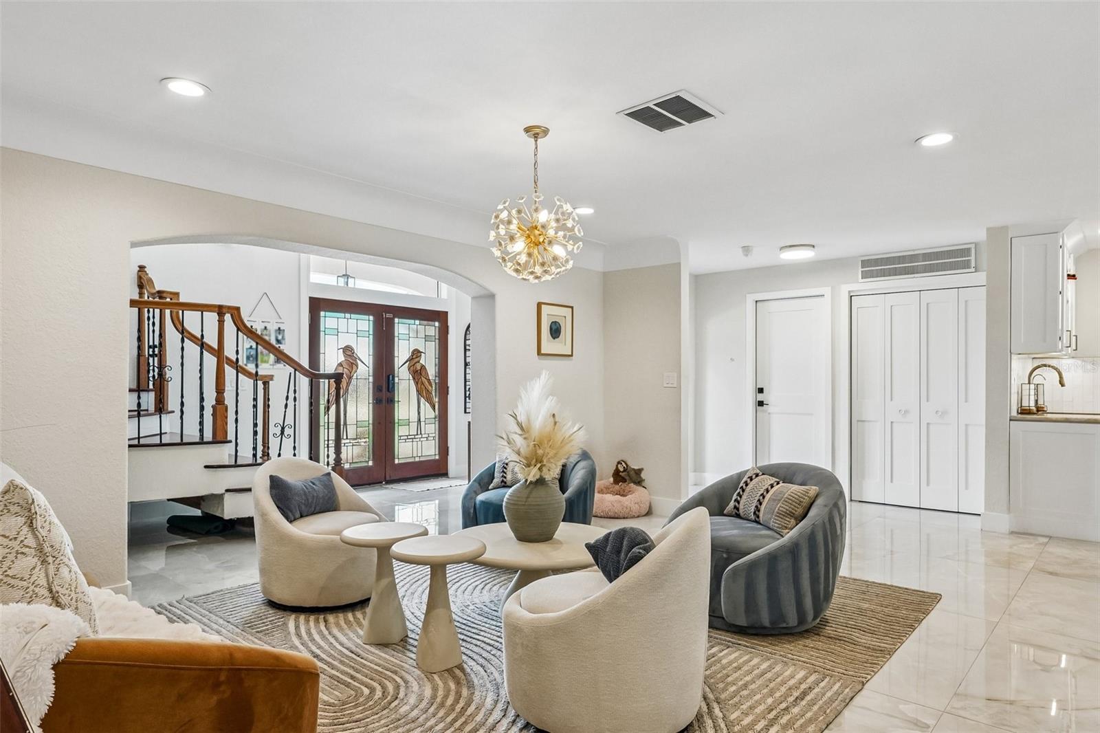 St Petersburg, Florida, 33703, United States, 5 Bedrooms Bedrooms, ,3 BathroomsBathrooms,Residential,Active,2051998