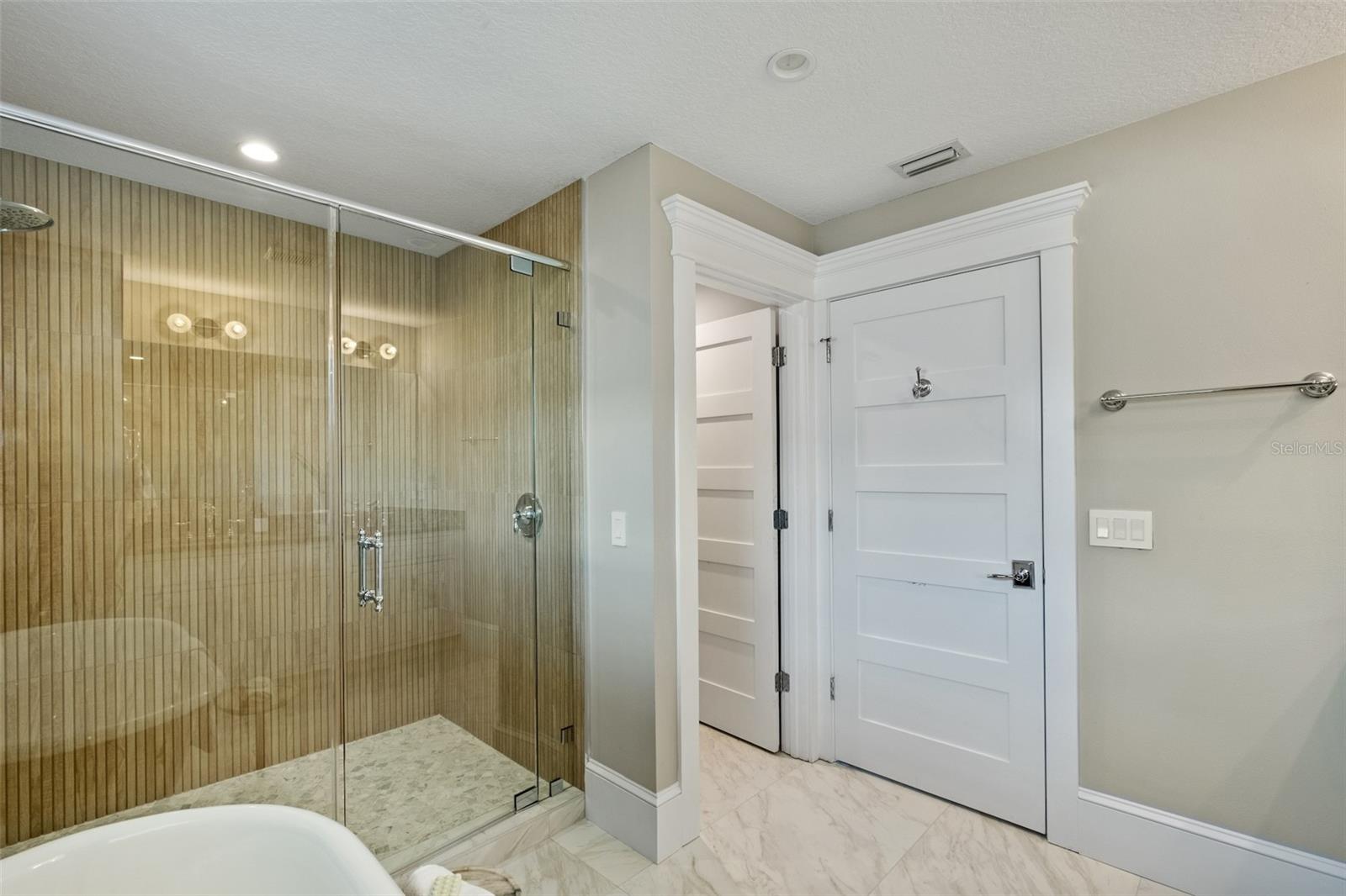 Anna Maria, Florida, 34216, United States, 7 Bedrooms Bedrooms, ,8 BathroomsBathrooms,Residential,Active,1892423
