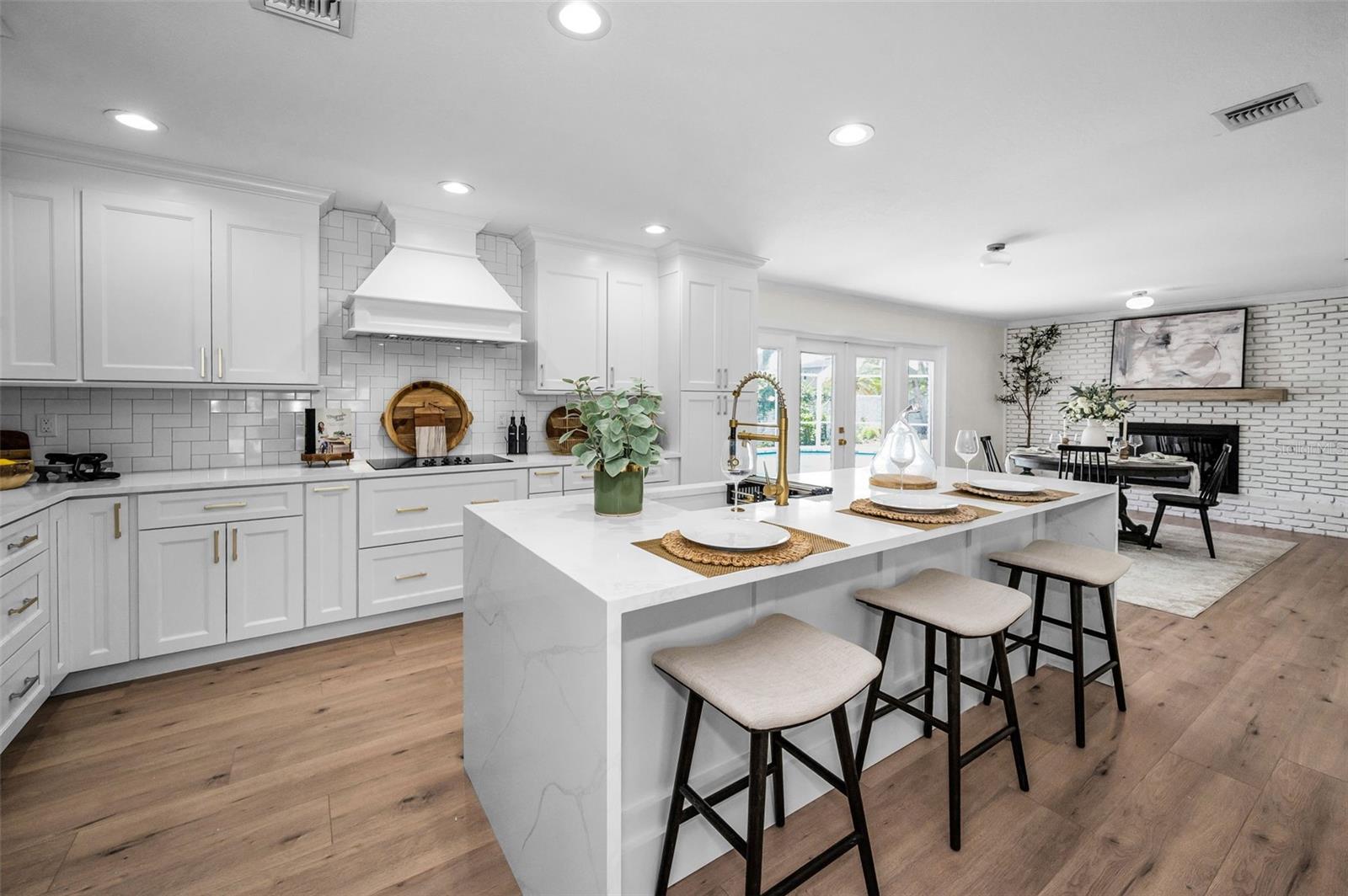 Tampa, Florida, 33609, United States, 4 Bedrooms Bedrooms, ,4 BathroomsBathrooms,Residential,Active,1880304