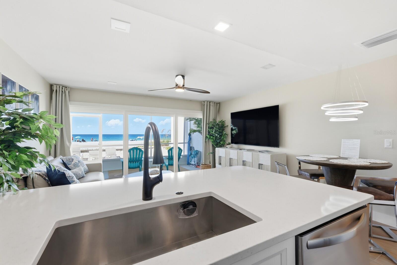 Holmes Beach, Florida, 34217, United States, 1 Bedroom Bedrooms, ,1 BathroomBathrooms,Residential,Active,1971768