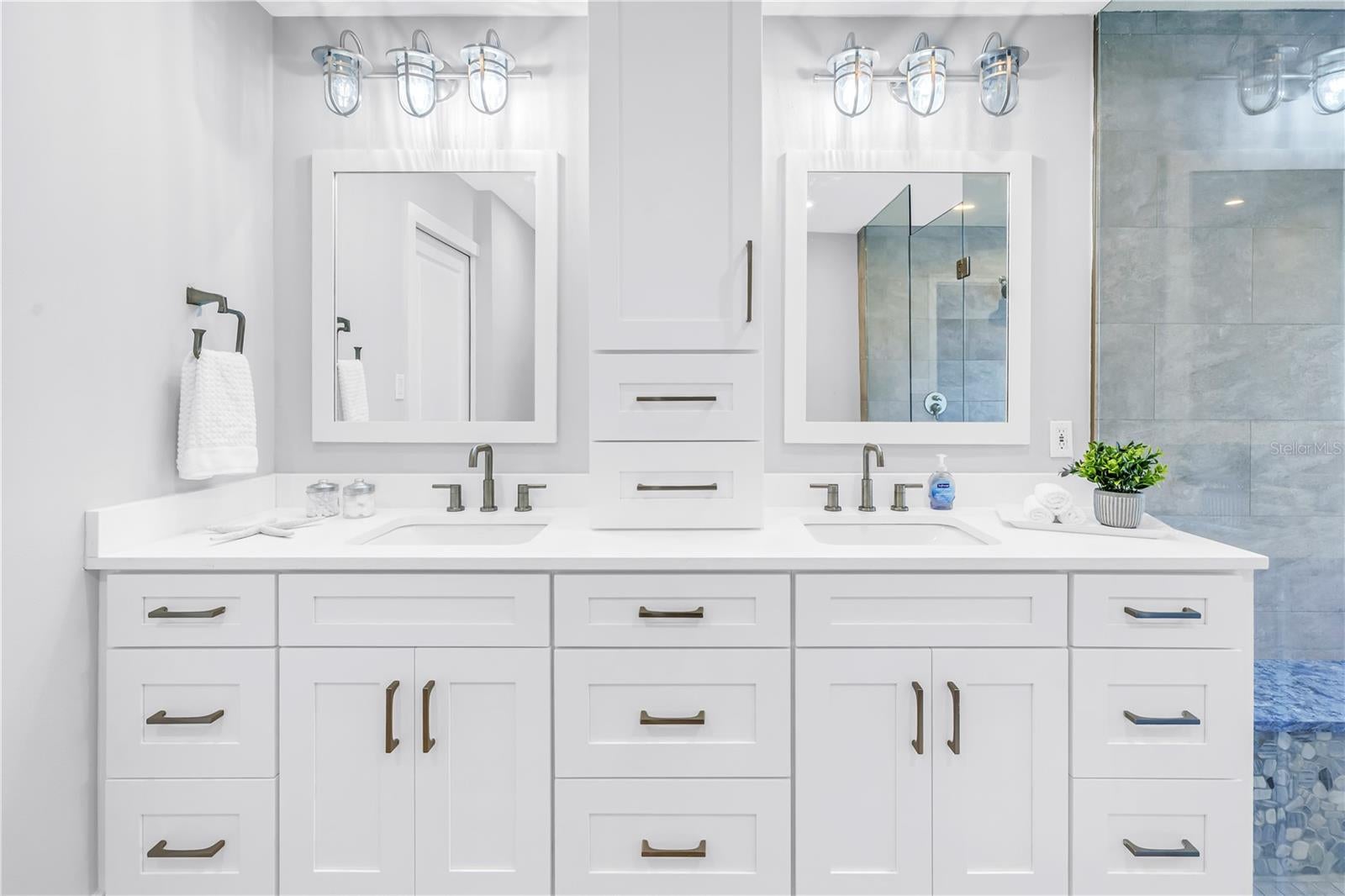 St Petersburg, Florida, 33704, United States, 4 Bedrooms Bedrooms, ,4 BathroomsBathrooms,Residential,Active,2013913