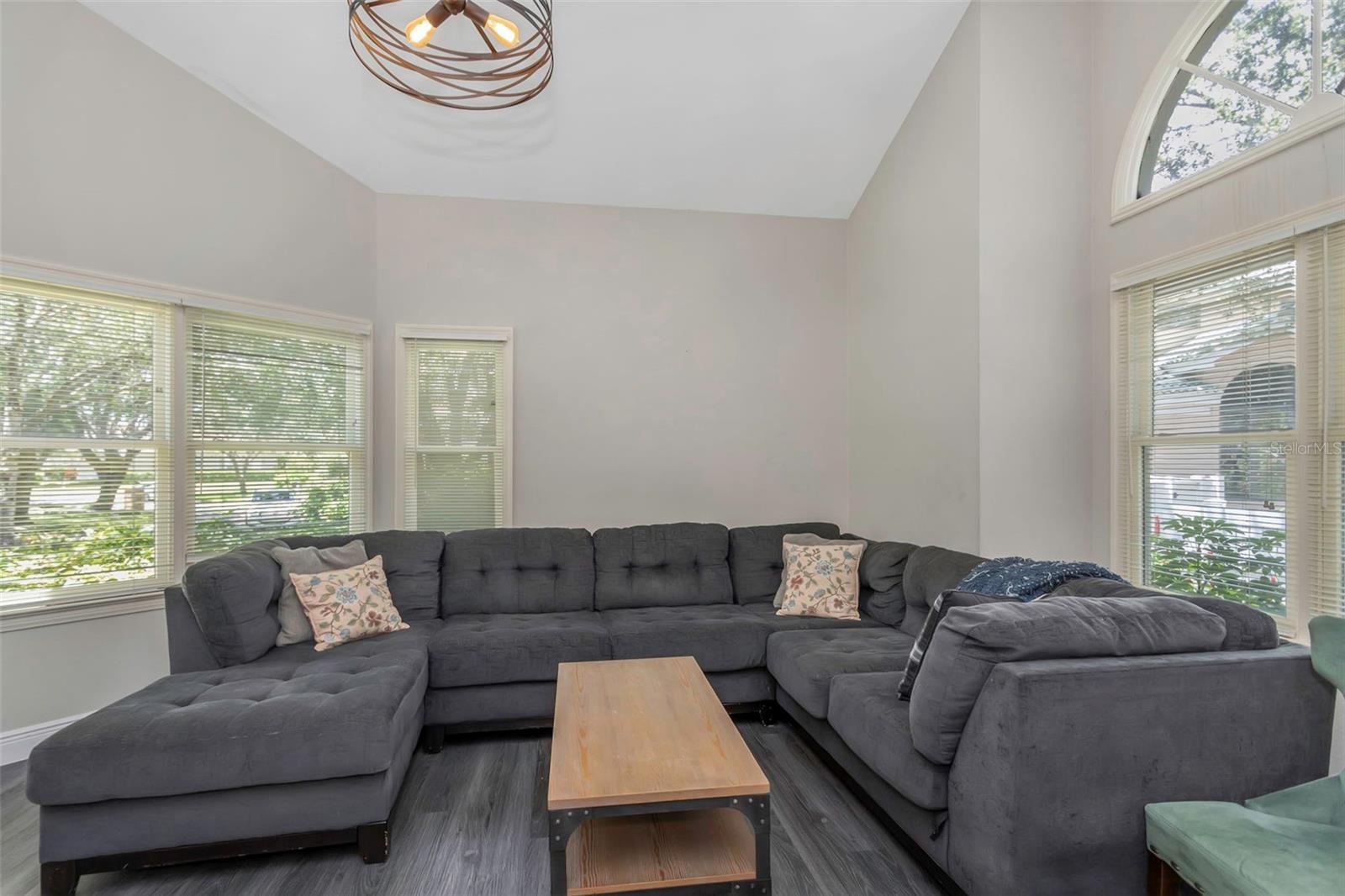 St Petersburg, Florida, 33702, United States, 5 Bedrooms Bedrooms, ,4 BathroomsBathrooms,Residential,Active,1920242