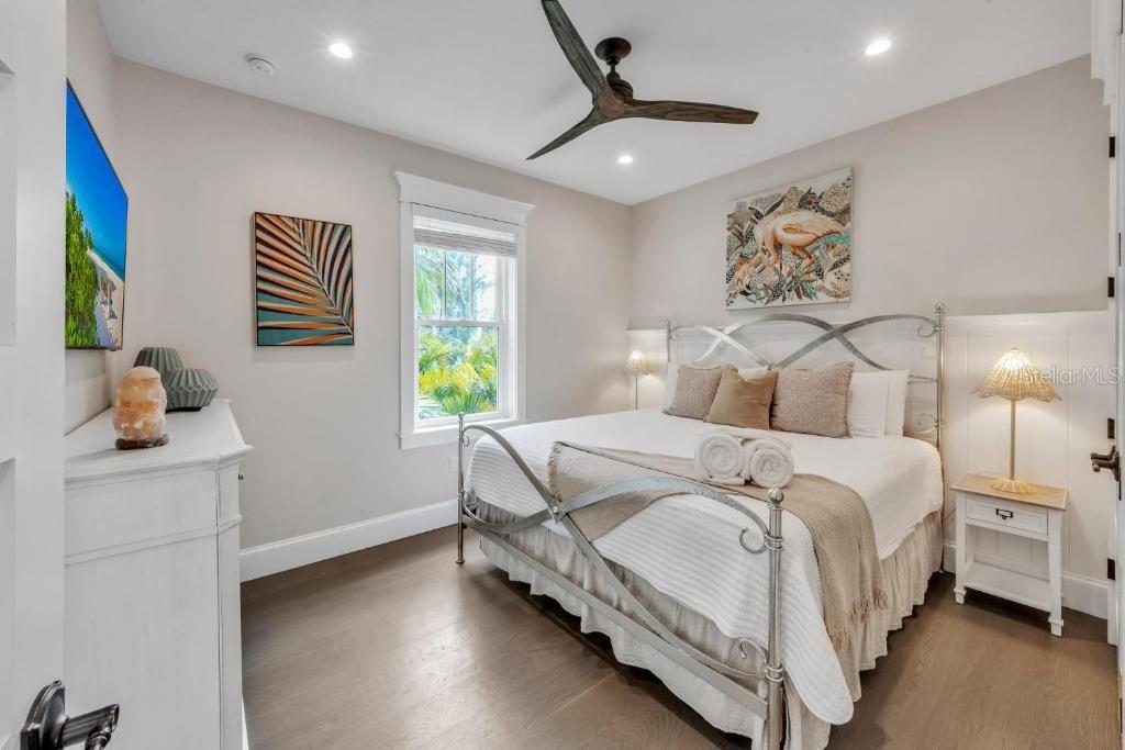 Bradenton Beach, Florida, 34217, United States, 5 Bedrooms Bedrooms, ,6 BathroomsBathrooms,Residential,Active,1908168