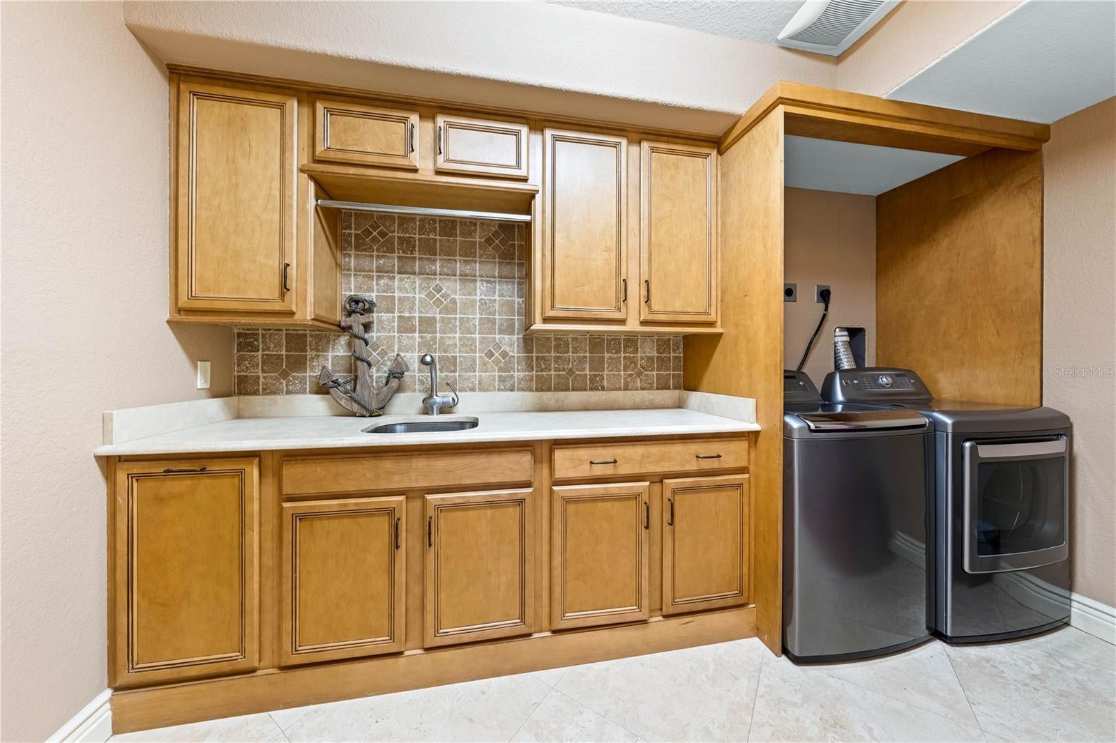 Sarasota, Florida, 34236, United States, 5 Bedrooms Bedrooms, ,6 BathroomsBathrooms,Residential,Active,1834475