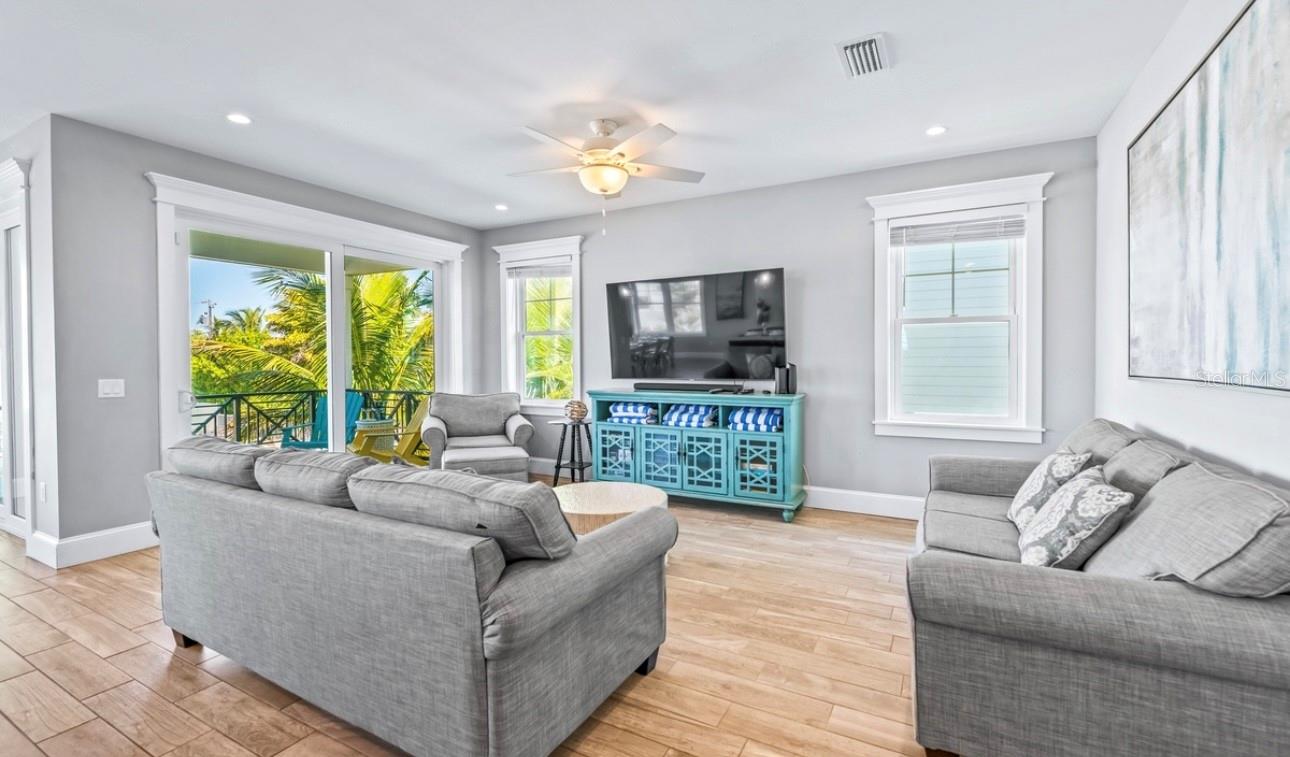 Bradenton Beach, Florida, 34217, United States, 7 Bedrooms Bedrooms, ,8 BathroomsBathrooms,Residential,Active,1988487