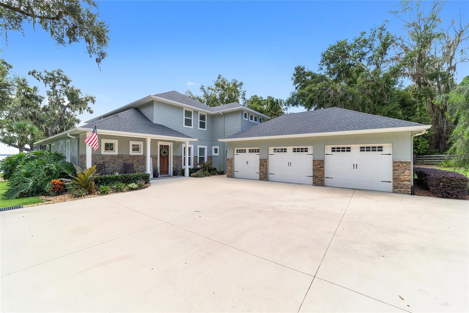 Ocklawaha, Florida, 32179, United States, 5 Bedrooms Bedrooms, ,4 BathroomsBathrooms,Residential,Active,1944075