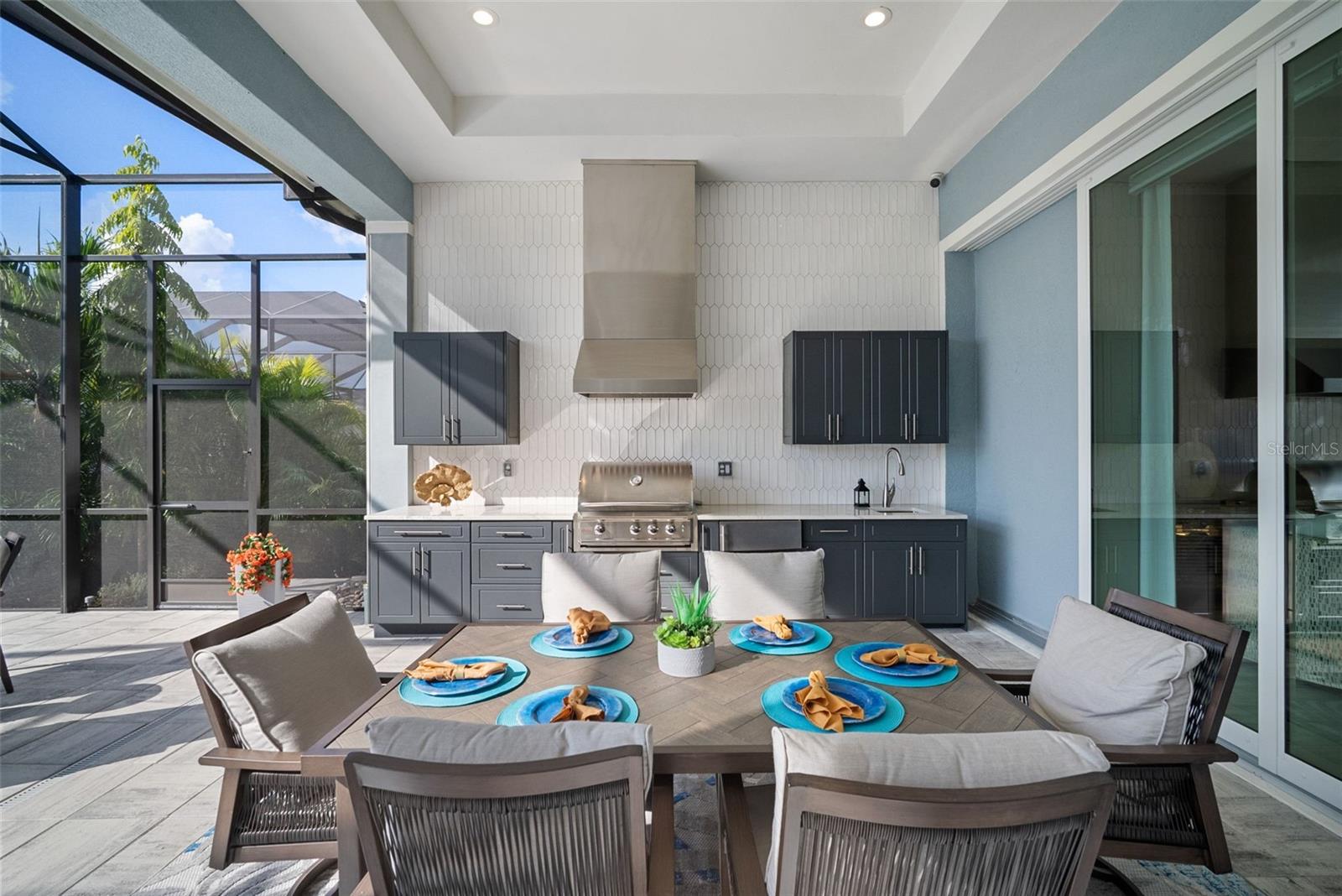 Bradenton, Florida, 34202, United States, 3 Bedrooms Bedrooms, ,4 BathroomsBathrooms,Residential,Active,1987272