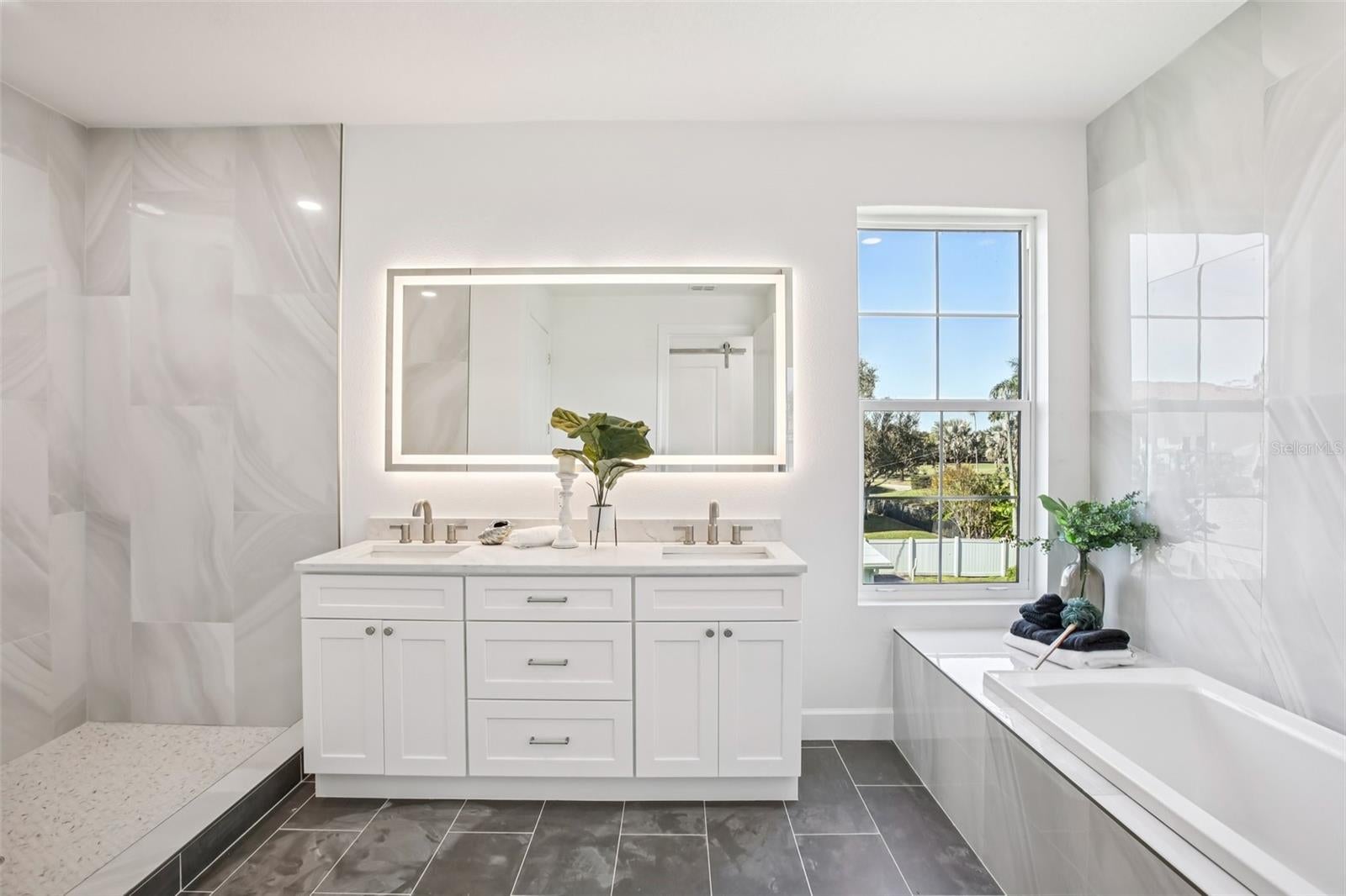 St Petersburg, Florida, 33704, United States, 4 Bedrooms Bedrooms, ,4 BathroomsBathrooms,Residential,Active,2006891