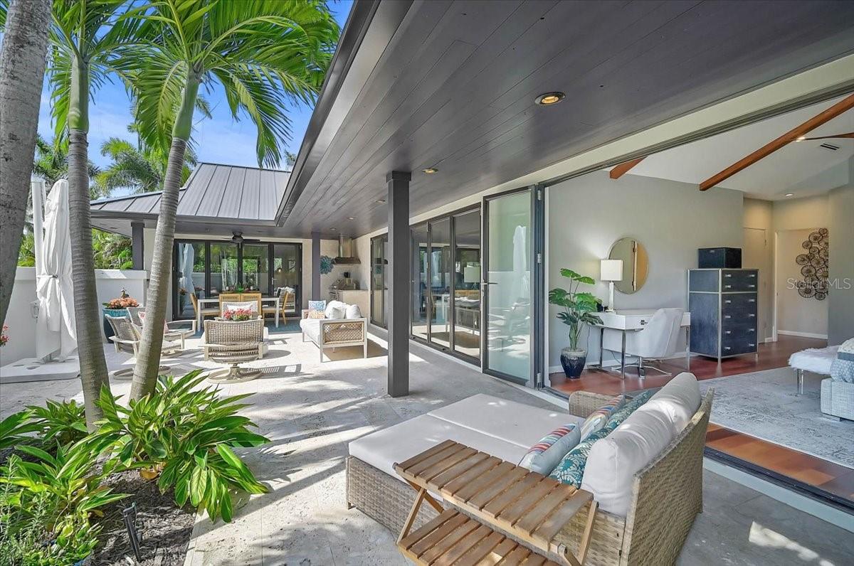 Sarasota, Florida, 34236, United States, 2 Bedrooms Bedrooms, ,4 BathroomsBathrooms,Residential,Active,2044994