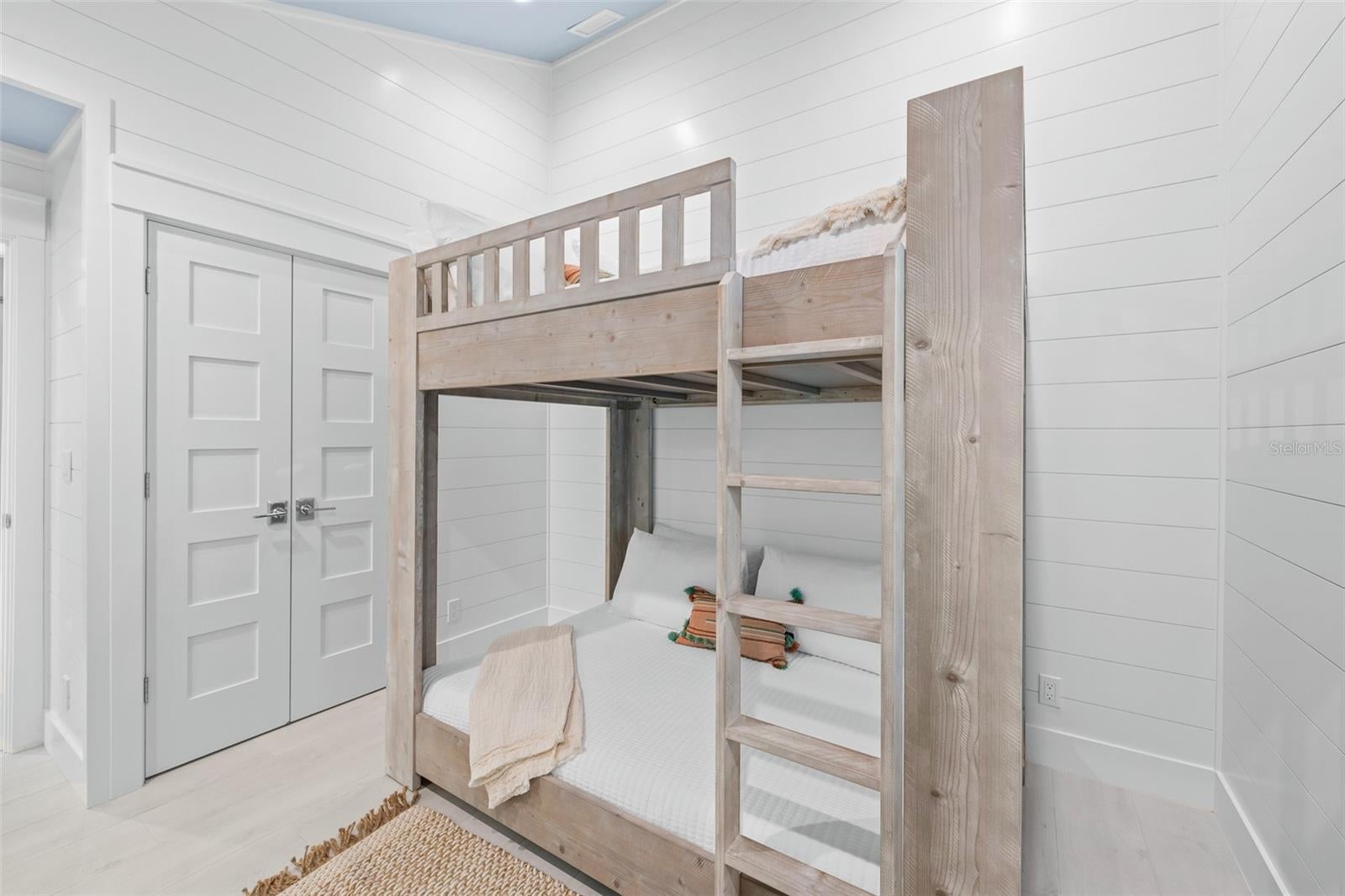 Sarasota, Florida, 34236, United States, 8 Bedrooms Bedrooms, ,10 BathroomsBathrooms,Residential,Active,2006955