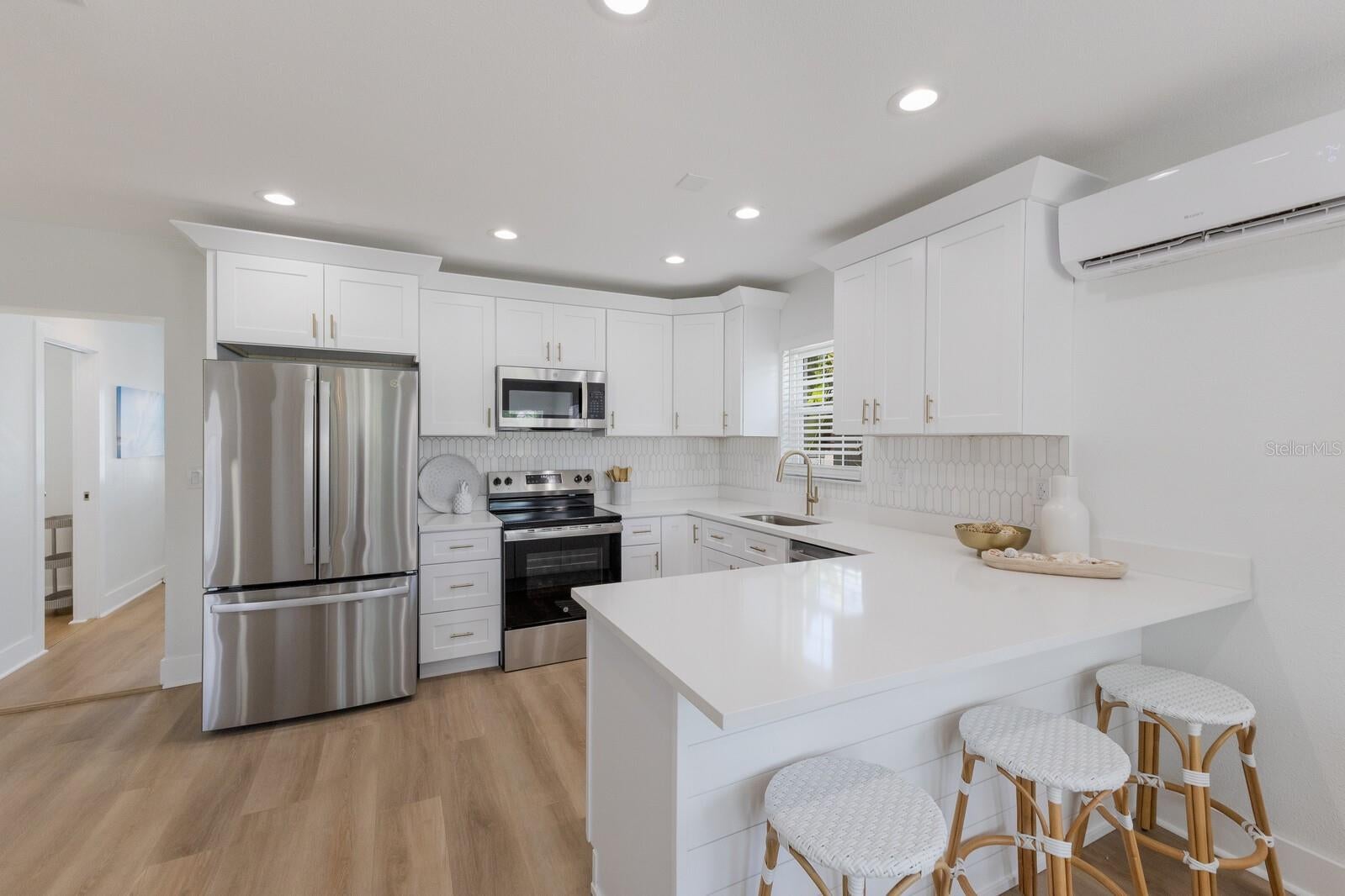 Bradenton Beach, Florida, 34217, United States, 3 Bedrooms Bedrooms, ,3 BathroomsBathrooms,Residential,Active,1926702