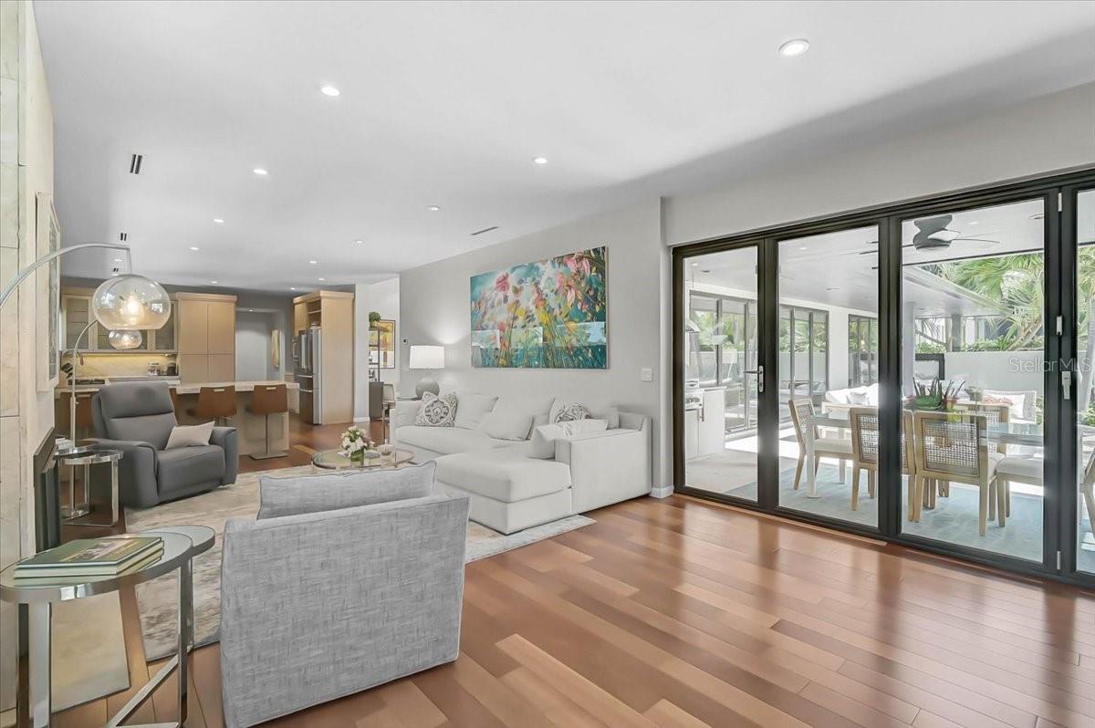 Sarasota, Florida, 34236, United States, 2 Bedrooms Bedrooms, ,4 BathroomsBathrooms,Residential,Active,2044994