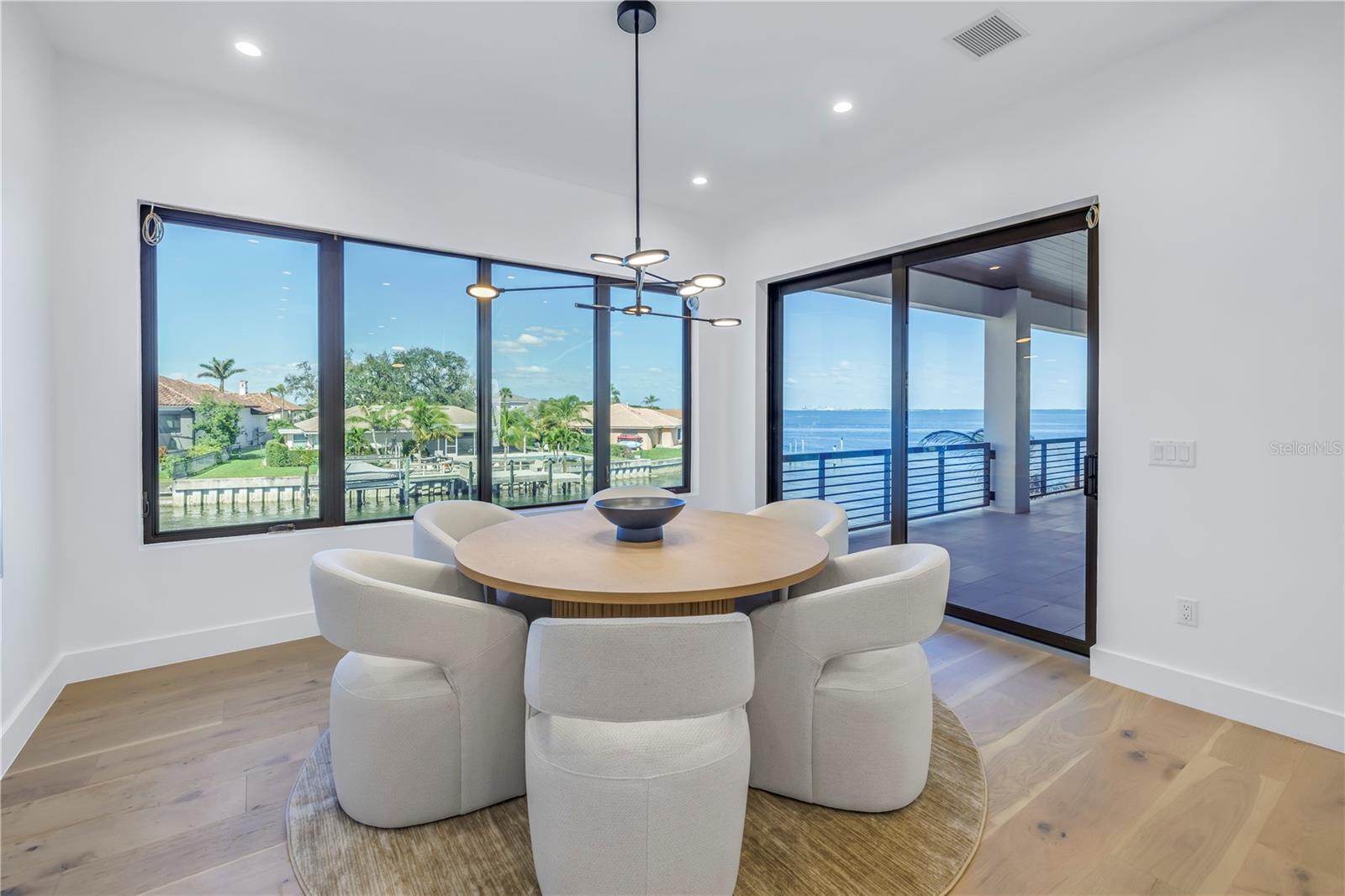 St Petersburg, Florida, 33703, United States, 5 Bedrooms Bedrooms, ,6 BathroomsBathrooms,Residential,Active,1703441