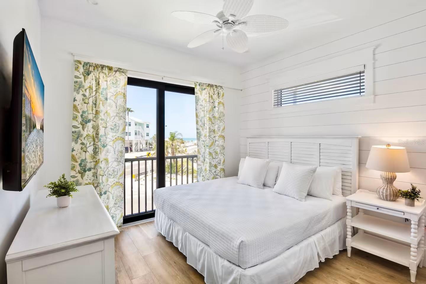 Bradenton Beach, Florida, 34217, United States, 7 Bedrooms Bedrooms, ,7 BathroomsBathrooms,Residential,Active,1971023