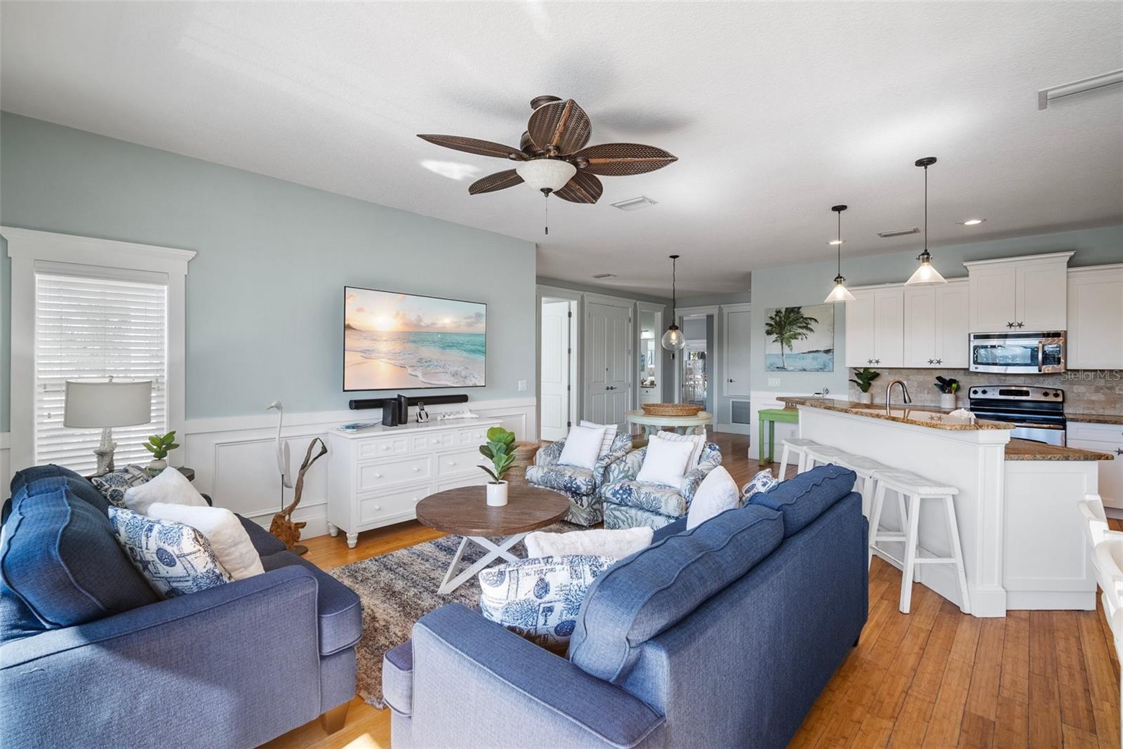 Holmes Beach, Florida, 34217, United States, 6 Bedrooms Bedrooms, ,5 BathroomsBathrooms,Residential,Active,1987273