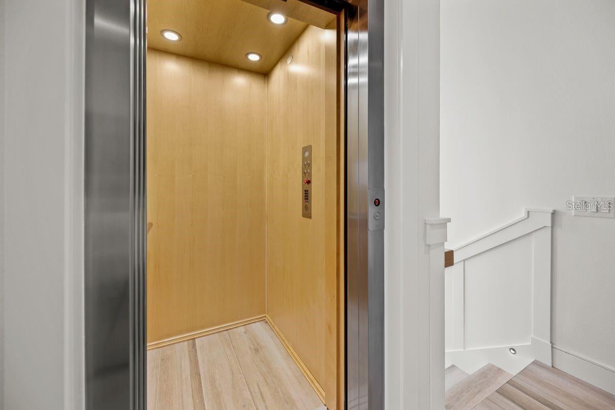 Sarasota, Florida, 34242, United States, 7 Bedrooms Bedrooms, ,8 BathroomsBathrooms,Residential,Active,1773223