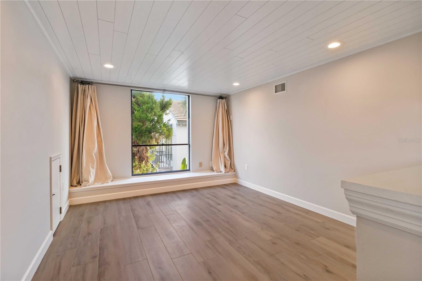 Longboat Key, Florida, 34228, United States, 3 Bedrooms Bedrooms, ,3 BathroomsBathrooms,Residential,Active,1969761