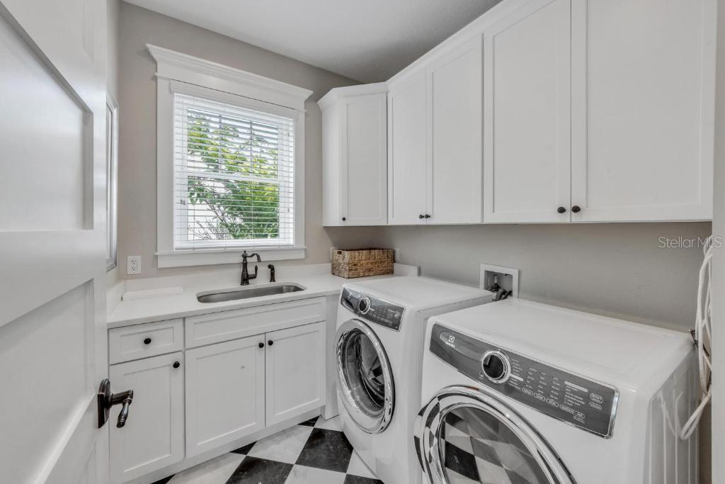 Bradenton Beach, Florida, 34217, United States, 5 Bedrooms Bedrooms, ,6 BathroomsBathrooms,Residential,Active,1908168