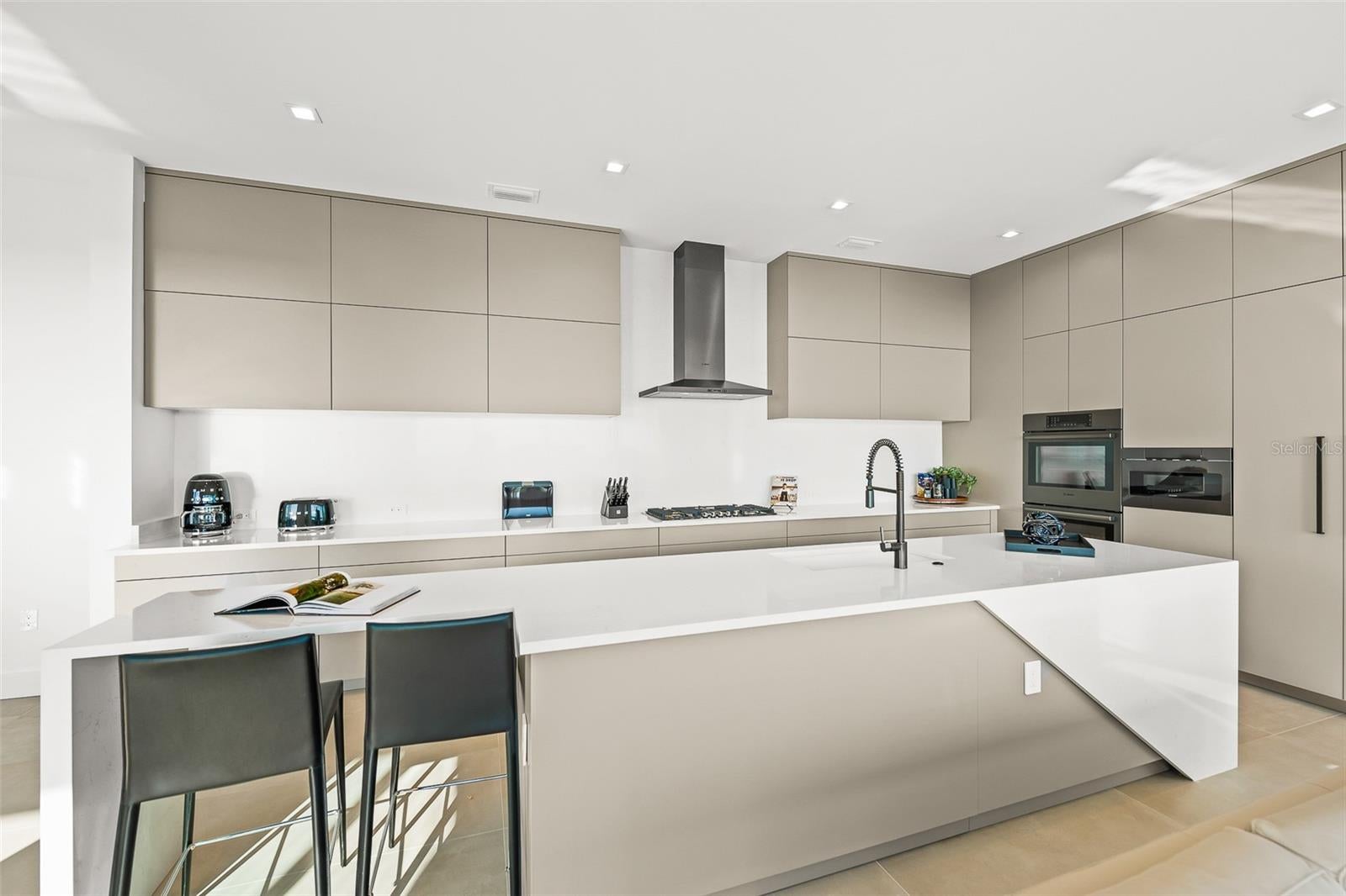 Bradenton Beach, Florida, 34217, United States, ,6 BathroomsBathrooms,Residential,Active,1829944