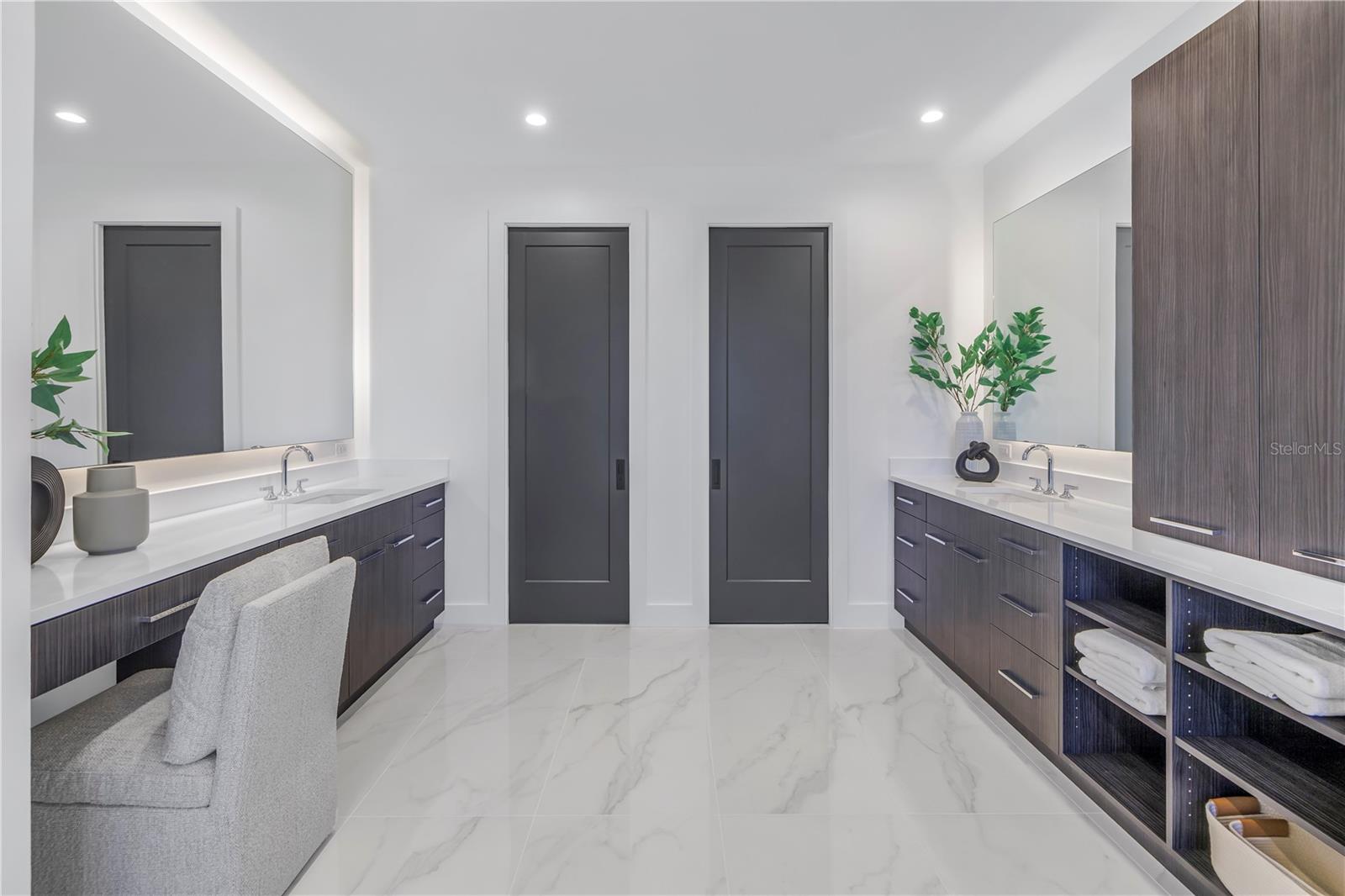 St Petersburg, Florida, 33703, United States, 5 Bedrooms Bedrooms, ,6 BathroomsBathrooms,Residential,Active,1703441