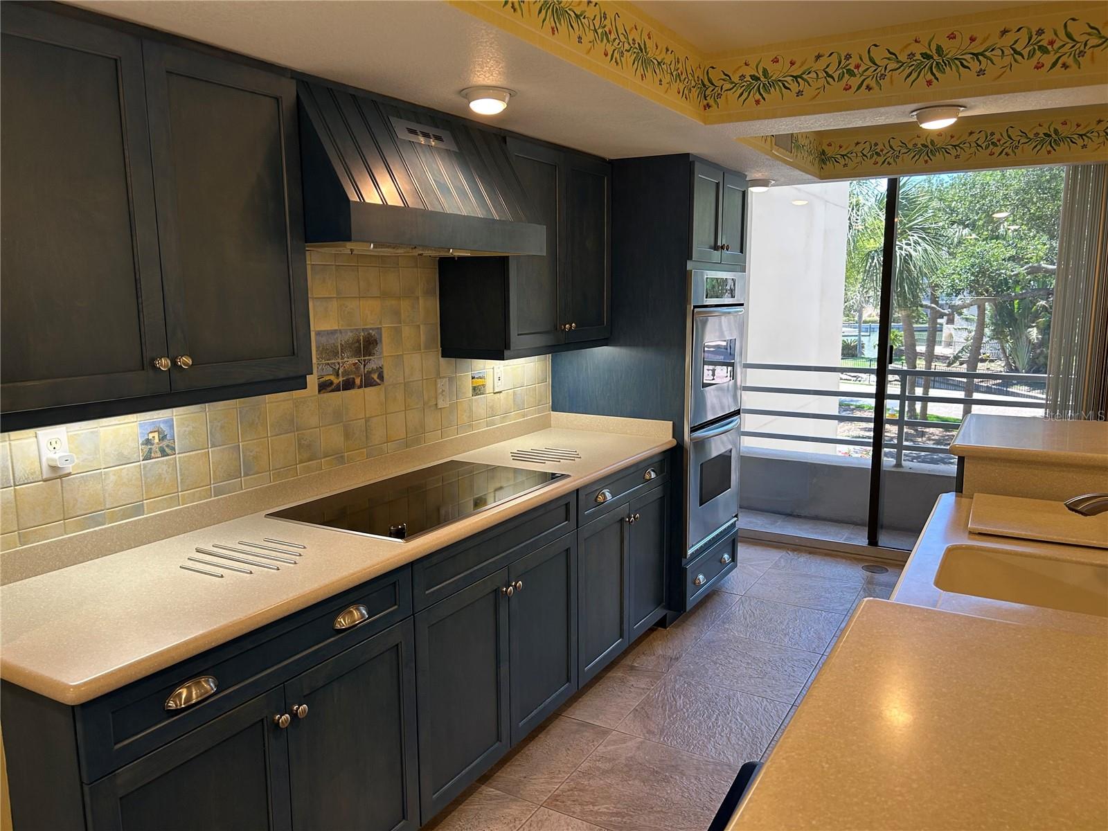St Petersburg, Florida, 33707, United States, 4 Bedrooms Bedrooms, ,5 BathroomsBathrooms,Residential,Active,1985578
