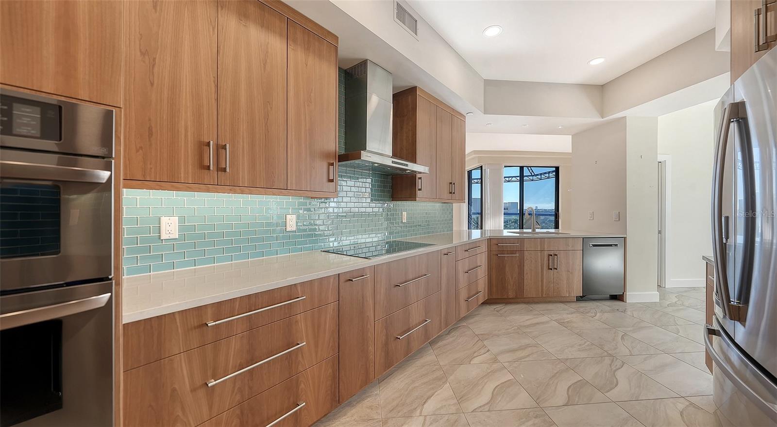 Longboat Key, Florida, 34228, United States, 2 Bedrooms Bedrooms, ,3 BathroomsBathrooms,Residential,Active,2009004