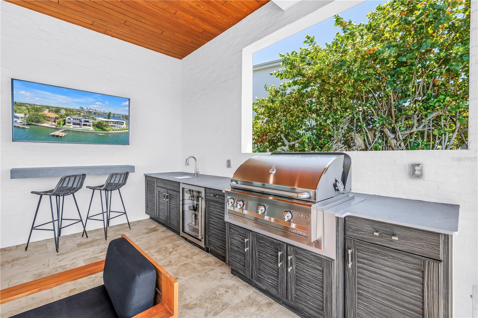 St Petersburg, Florida, 33705, United States, 5 Bedrooms Bedrooms, ,4 BathroomsBathrooms,Residential,Pending,2045504