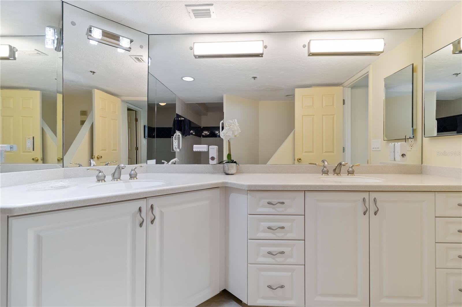 Sarasota, Florida, 34236, United States, 3 Bedrooms Bedrooms, ,3 BathroomsBathrooms,Residential,Active,1936684