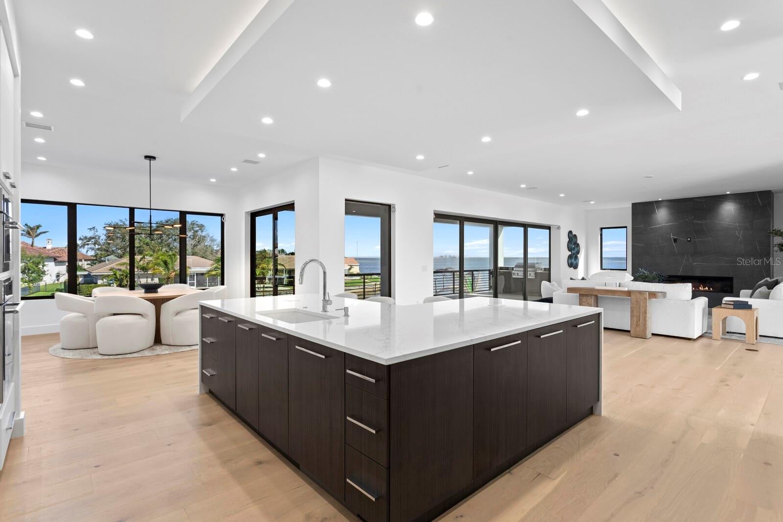 St Petersburg, Florida, 33703, United States, 5 Bedrooms Bedrooms, ,6 BathroomsBathrooms,Residential,Active,1703441