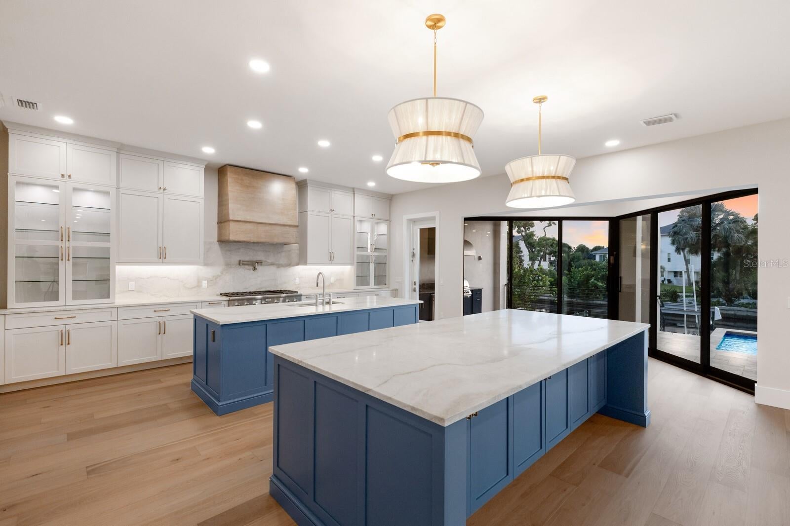 Sarasota, Florida, 34242, United States, 4 Bedrooms Bedrooms, ,6 BathroomsBathrooms,Residential,Active,1941333