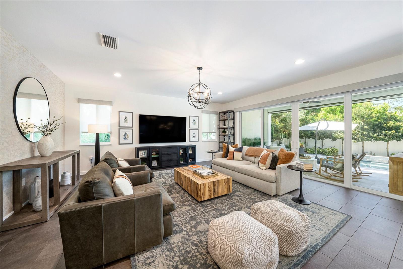 Tampa, Florida, 33629, United States, 4 Bedrooms Bedrooms, ,3 BathroomsBathrooms,Residential,Active,1914639
