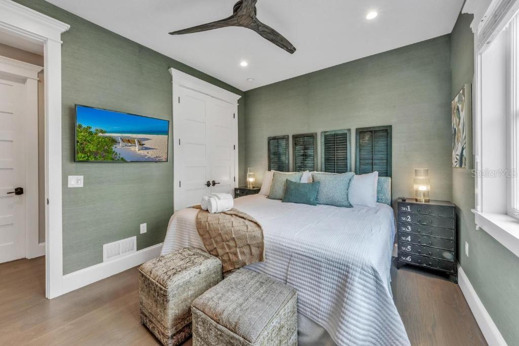 Bradenton Beach, Florida, 34217, United States, 5 Bedrooms Bedrooms, ,6 BathroomsBathrooms,Residential,Active,1908168