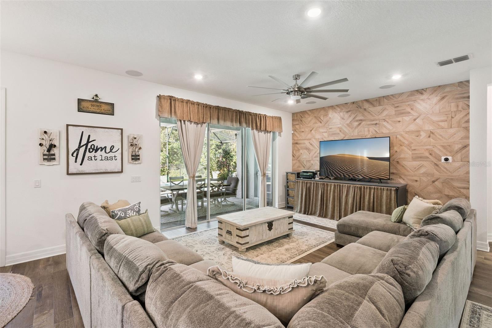 Oviedo, Florida, 32765, United States, 7 Bedrooms Bedrooms, ,4 BathroomsBathrooms,Residential,Active,1987230