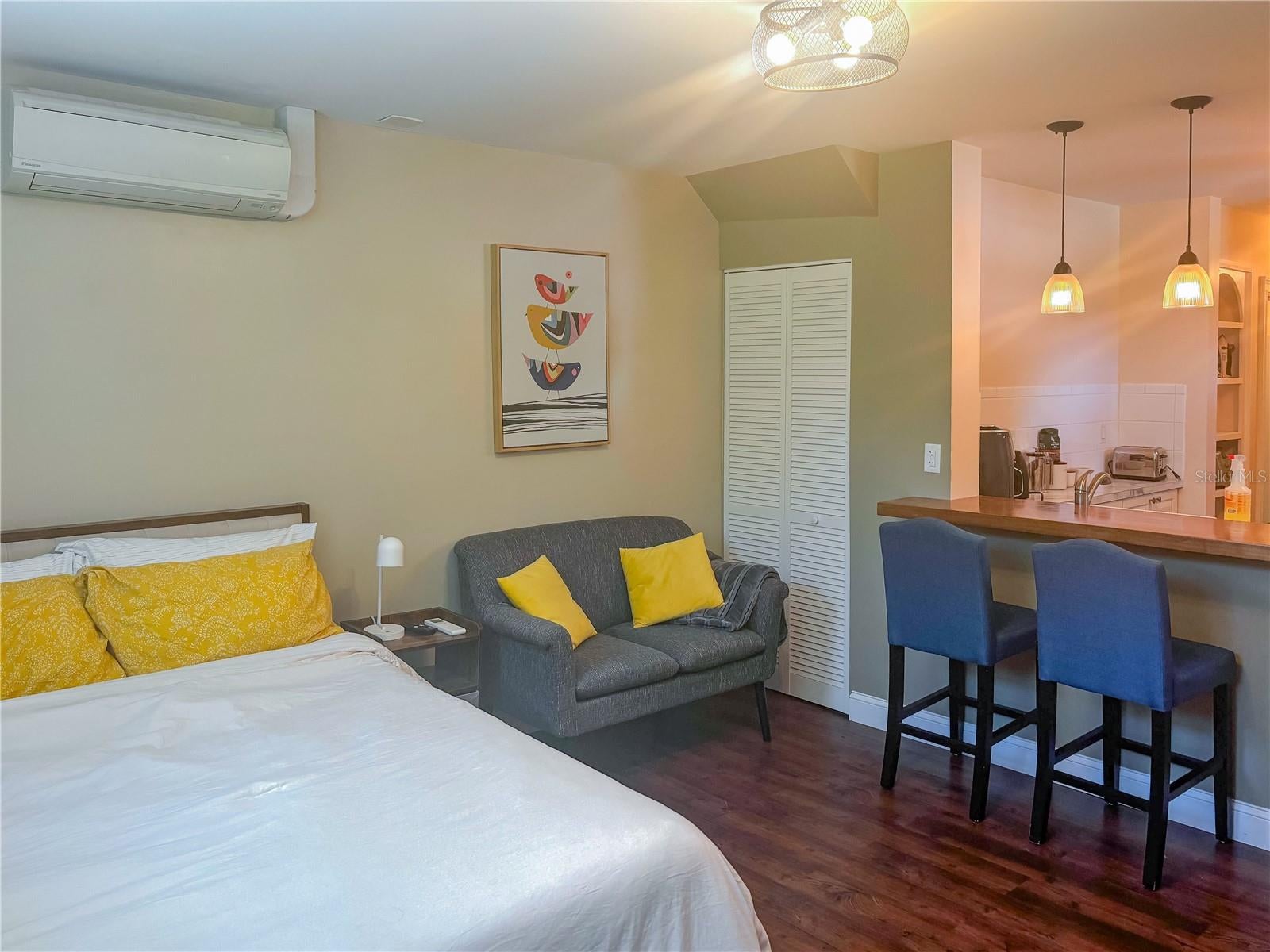 St Petersburg, Florida, 33705, United States, 6 Bedrooms Bedrooms, ,4 BathroomsBathrooms,Residential,Active,1986869