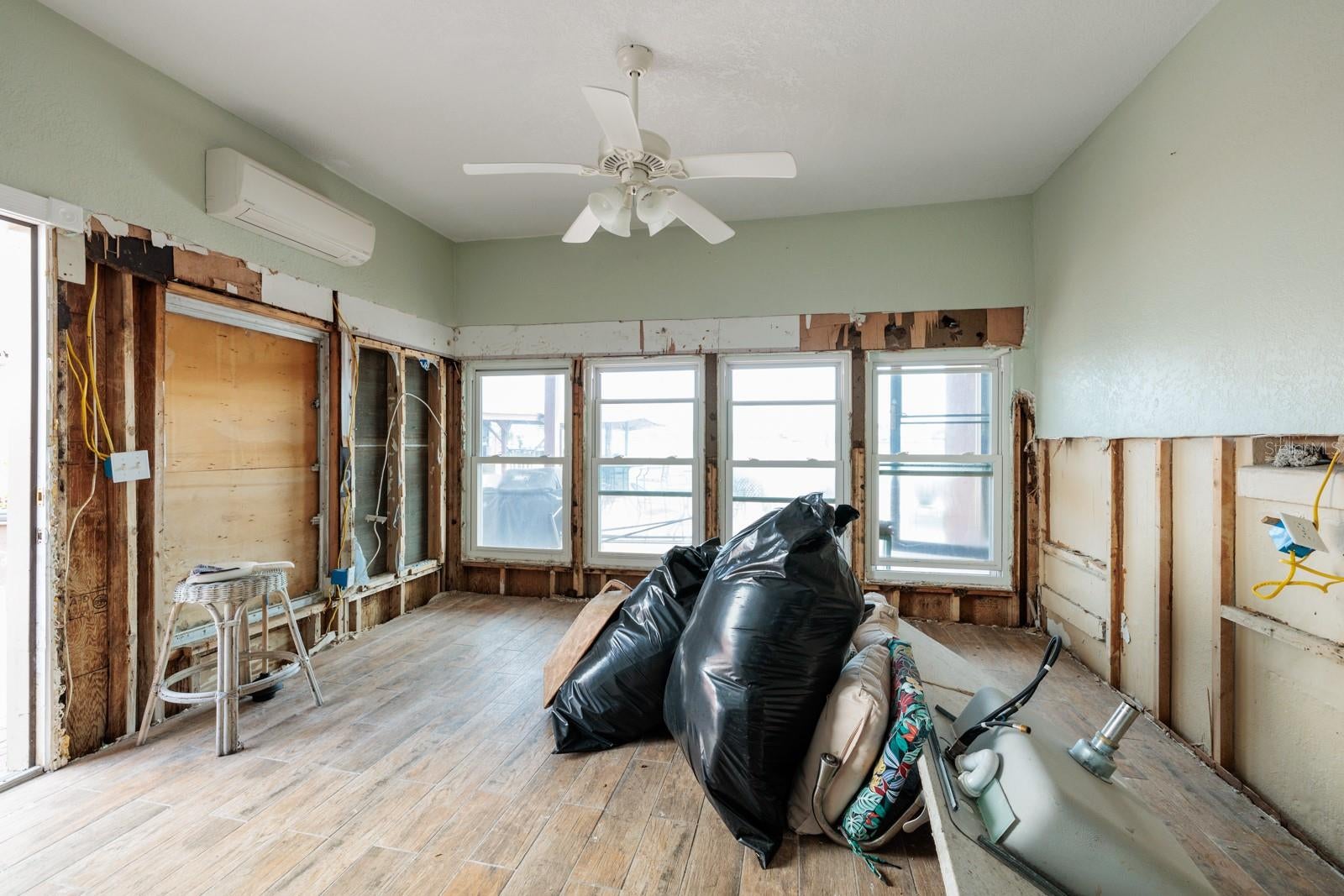 St Pete Beach, Florida, 33706, United States, 5 Bedrooms Bedrooms, ,5 BathroomsBathrooms,Residential,Active,1701960