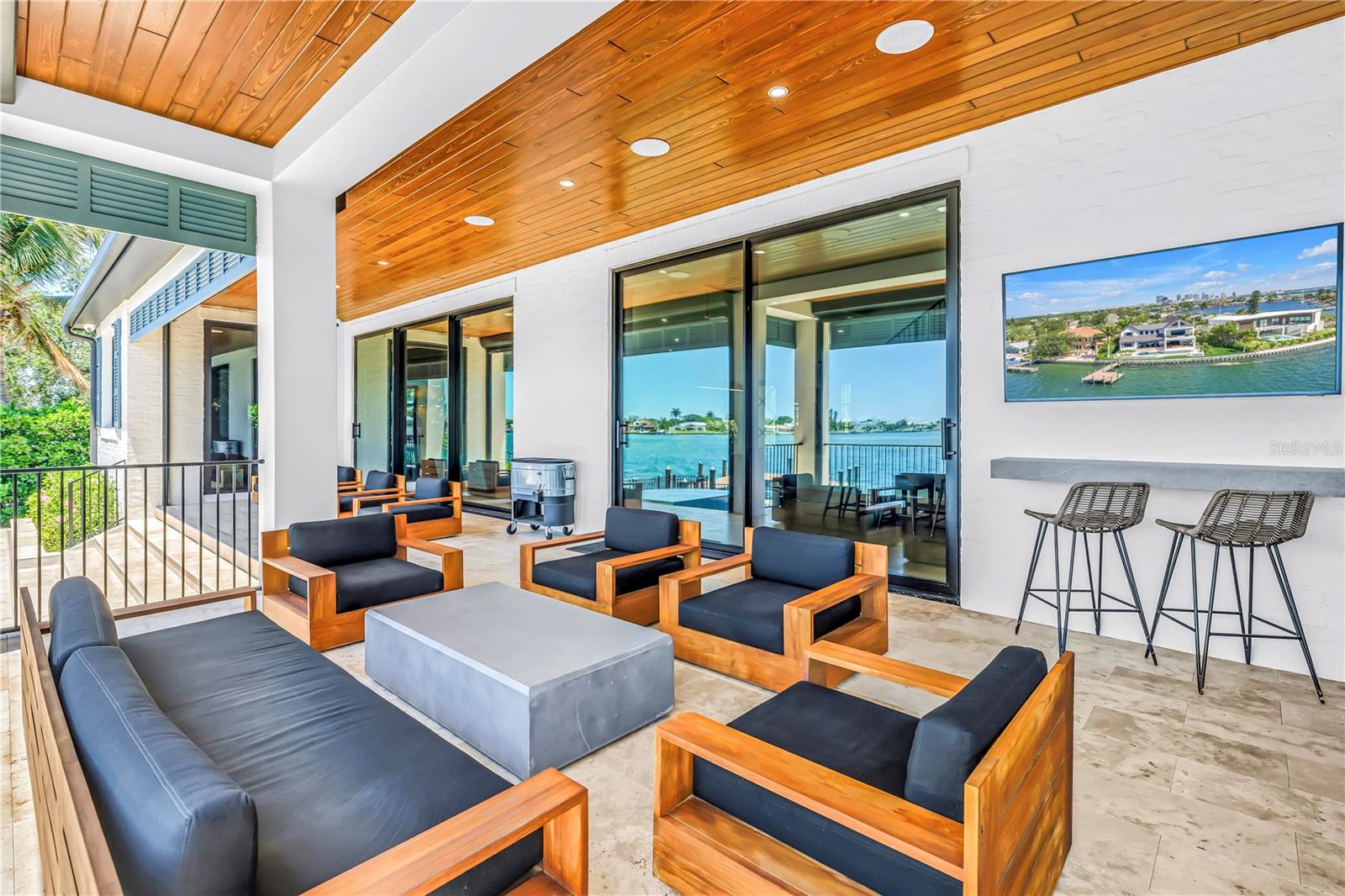 St Petersburg, Florida, 33705, United States, 5 Bedrooms Bedrooms, ,4 BathroomsBathrooms,Residential,Pending,2045504