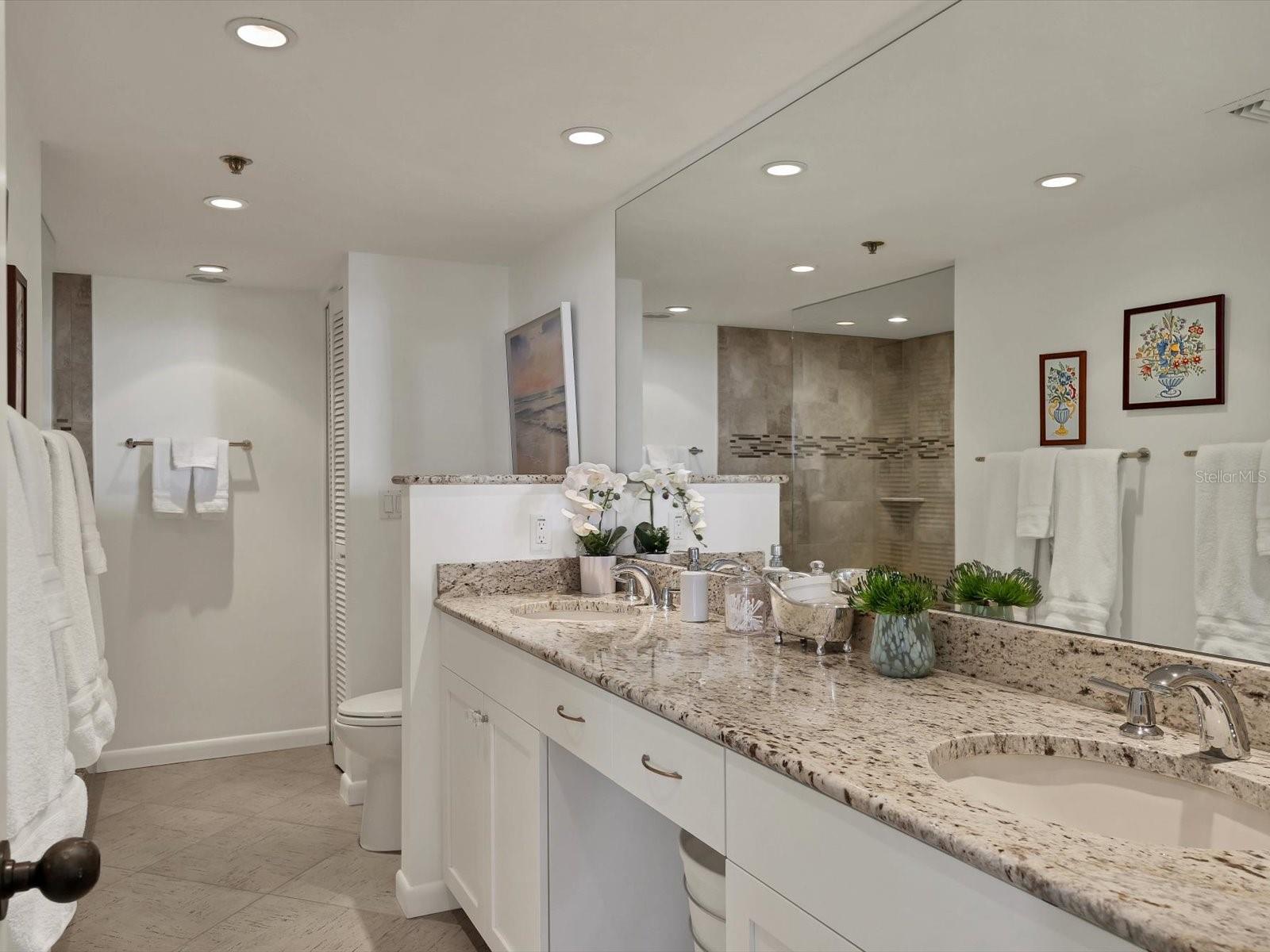 Sarasota, Florida, 34236, United States, 2 Bedrooms Bedrooms, ,2 BathroomsBathrooms,Residential,Active,1987245