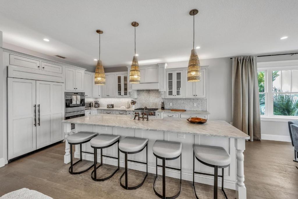 Bradenton Beach, Florida, 34217, United States, 5 Bedrooms Bedrooms, ,6 BathroomsBathrooms,Residential,Active,1908168