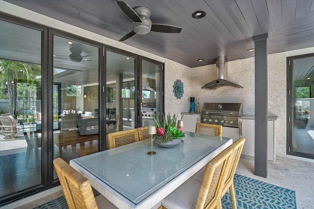 Sarasota, Florida, 34236, United States, 2 Bedrooms Bedrooms, ,4 BathroomsBathrooms,Residential,Active,2044994
