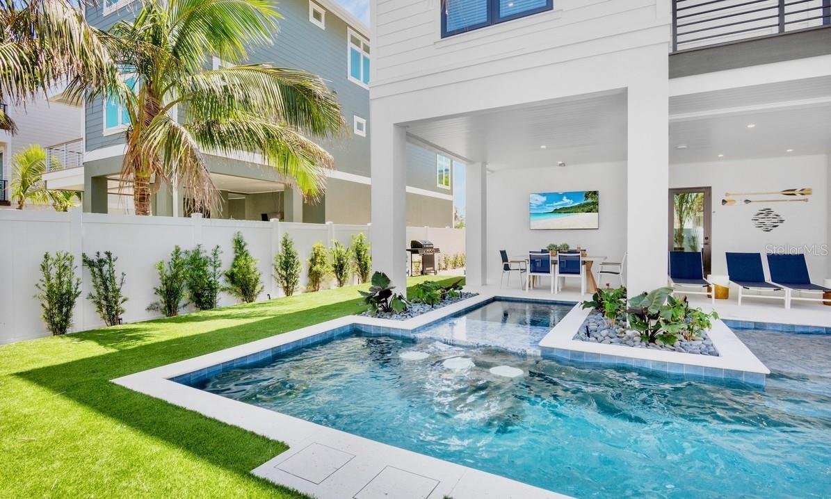 Bradenton Beach, Florida, 34217, United States, 7 Bedrooms Bedrooms, ,8 BathroomsBathrooms,Residential,Active,1929473