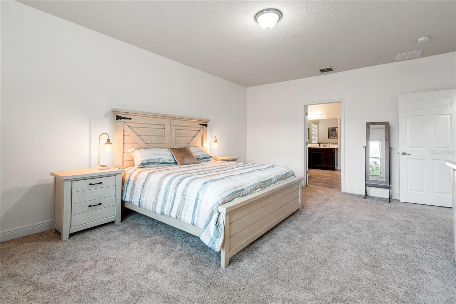 Lutz, Florida, 33549, United States, 7 Bedrooms Bedrooms, ,5 BathroomsBathrooms,Residential,Active,1934823