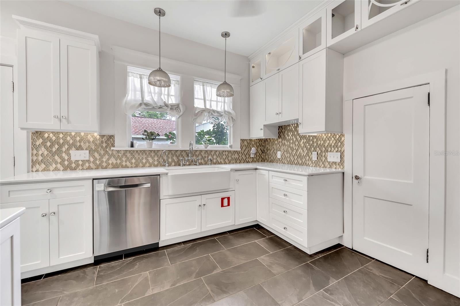 Tampa, Florida, 33606, United States, 4 Bedrooms Bedrooms, ,4 BathroomsBathrooms,Residential,Pending,1987252