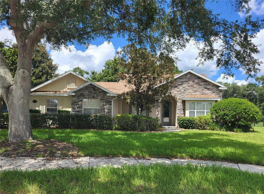 1072 CEASARS CT, MOUNT DORA, FL 32757, photo 1 of 30