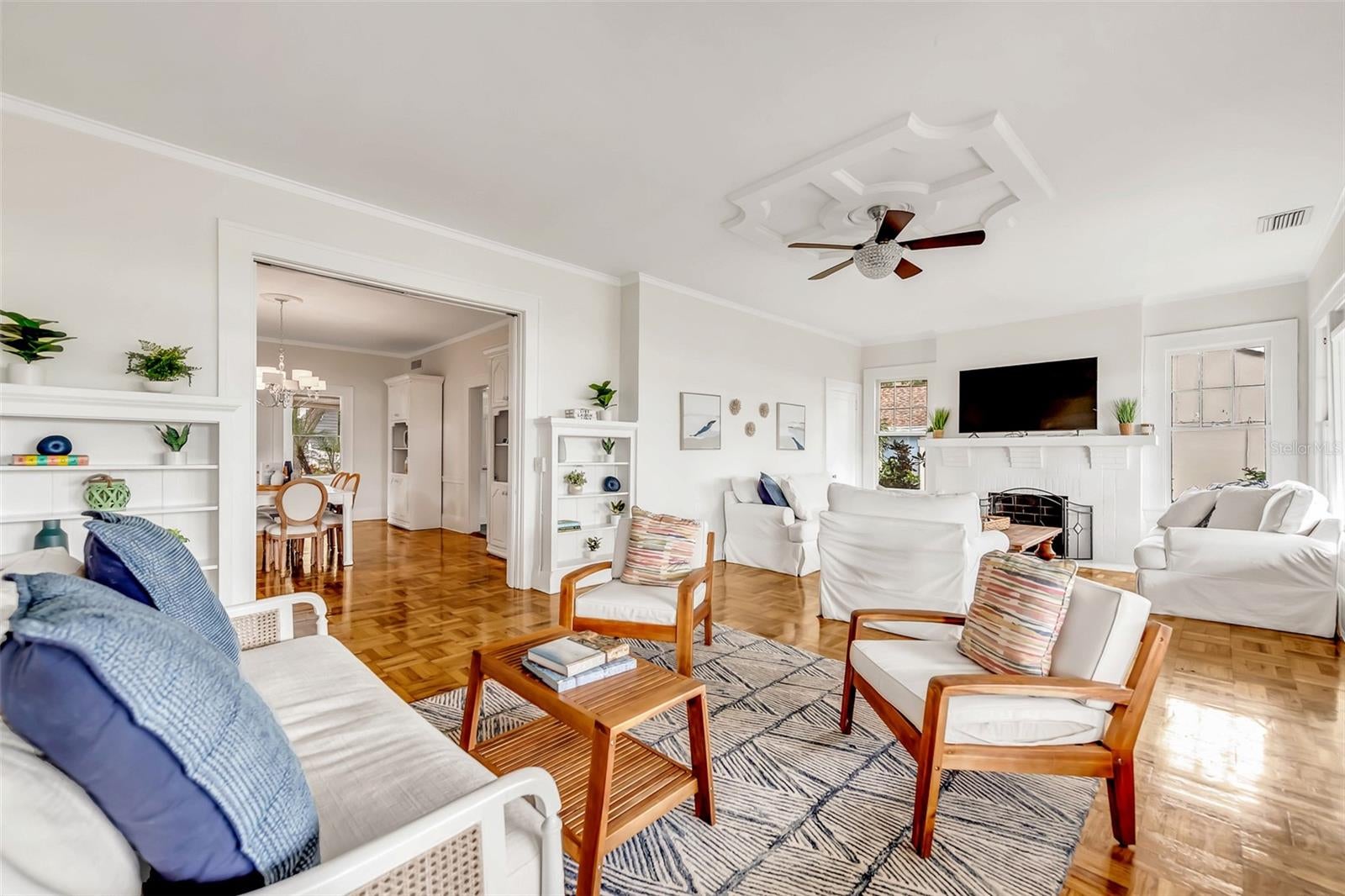 Tampa, Florida, 33606, United States, 4 Bedrooms Bedrooms, ,4 BathroomsBathrooms,Residential,Pending,1987252