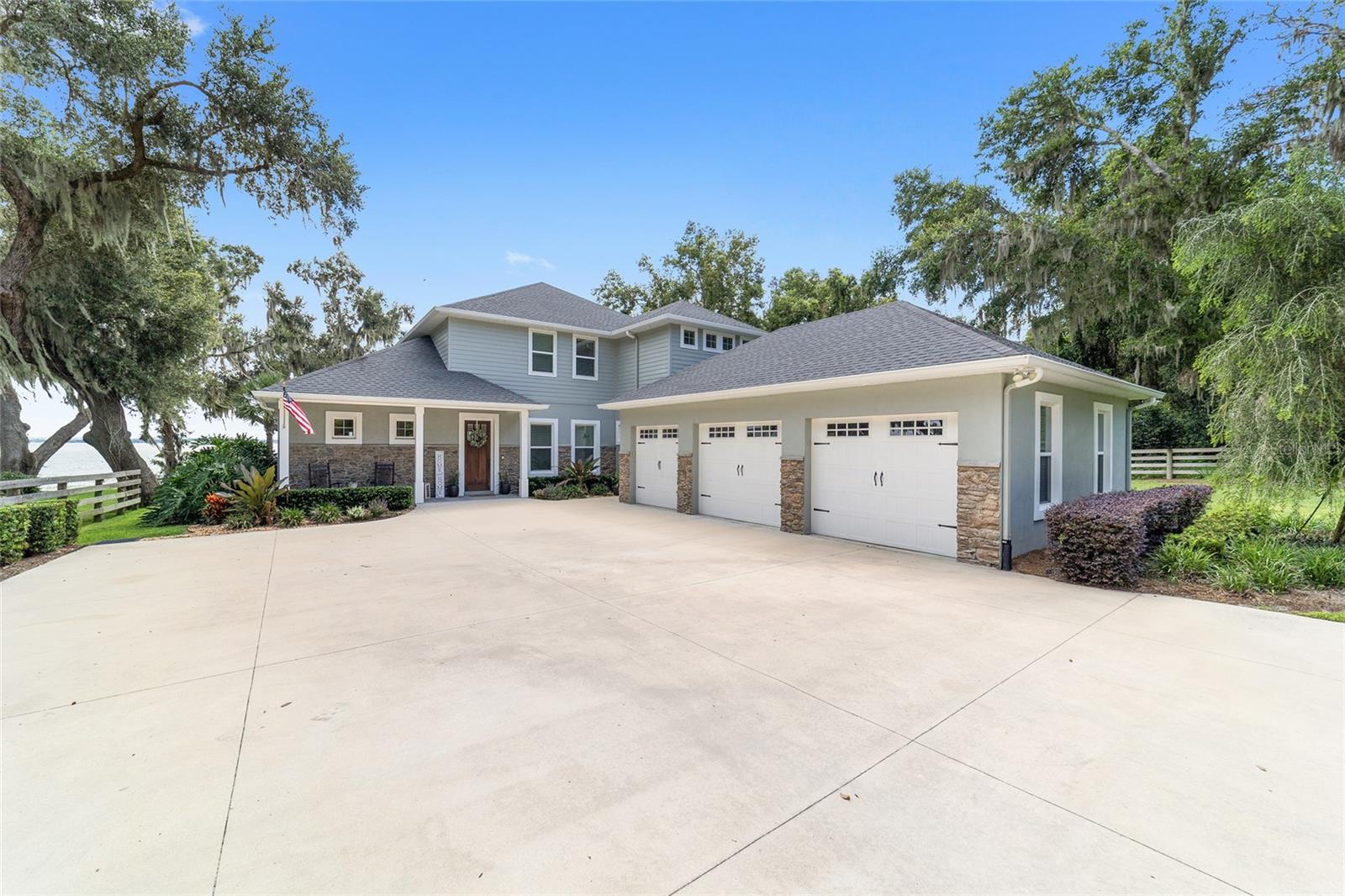 Ocklawaha, Florida, 32179, United States, 5 Bedrooms Bedrooms, ,4 BathroomsBathrooms,Residential,Active,1944075